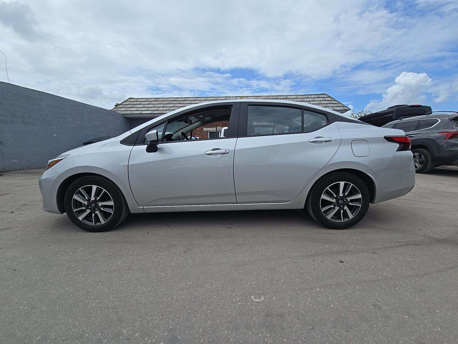 NISSAN VERSA - 4