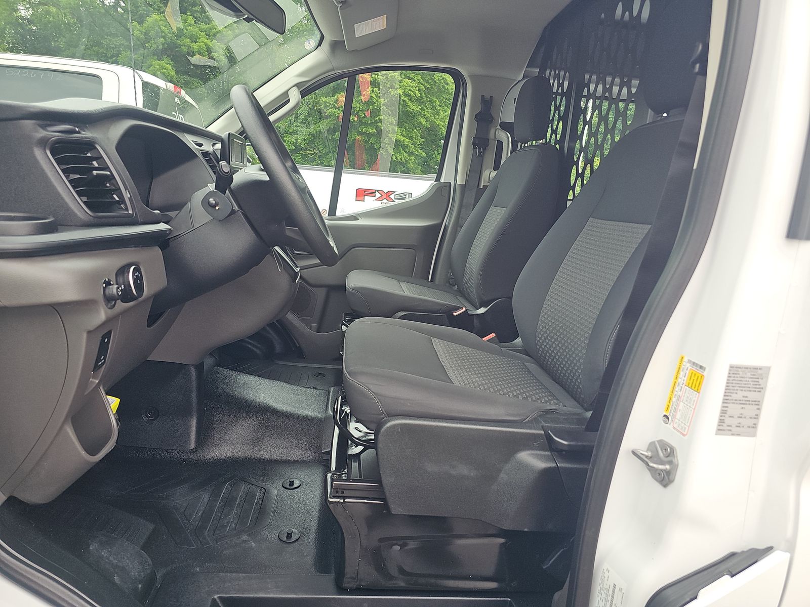 FORD TRANSIT 250 - 8
