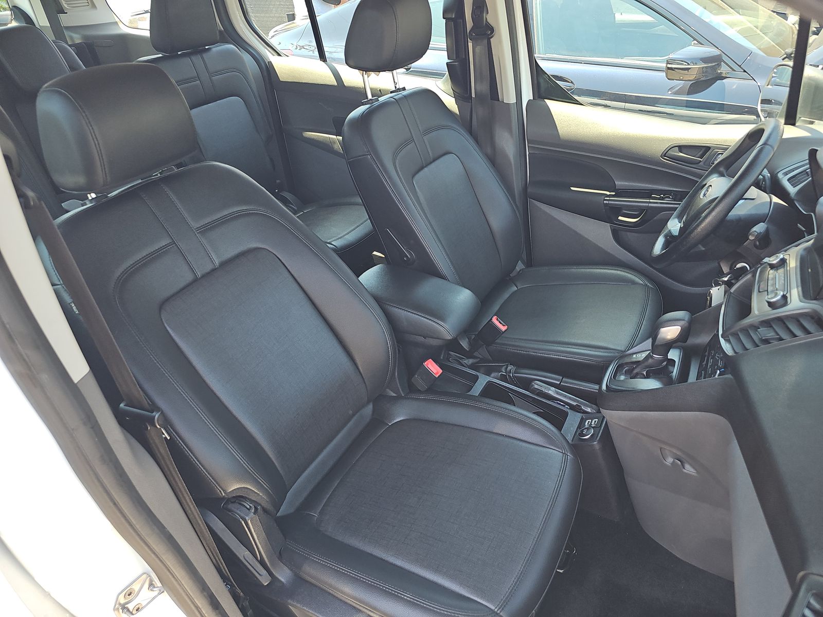 FORD TRANSIT CONNECT - 9