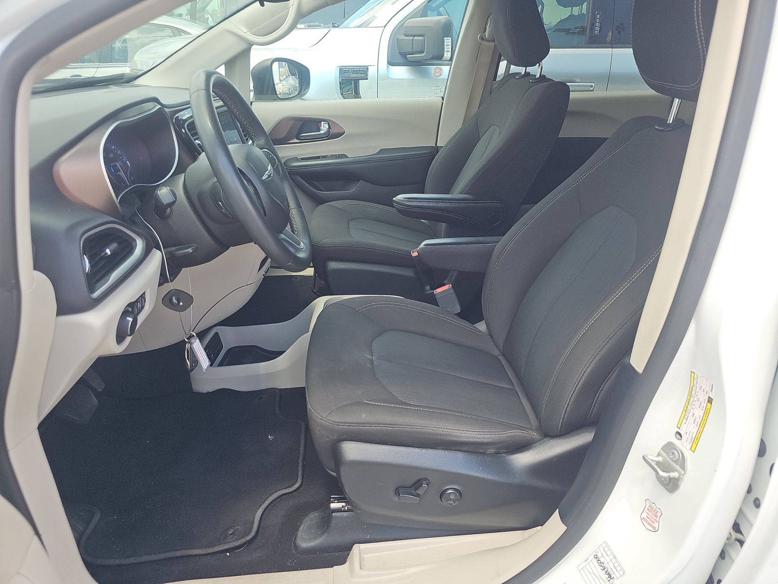 CHRYSLER VOYAGER - 8
