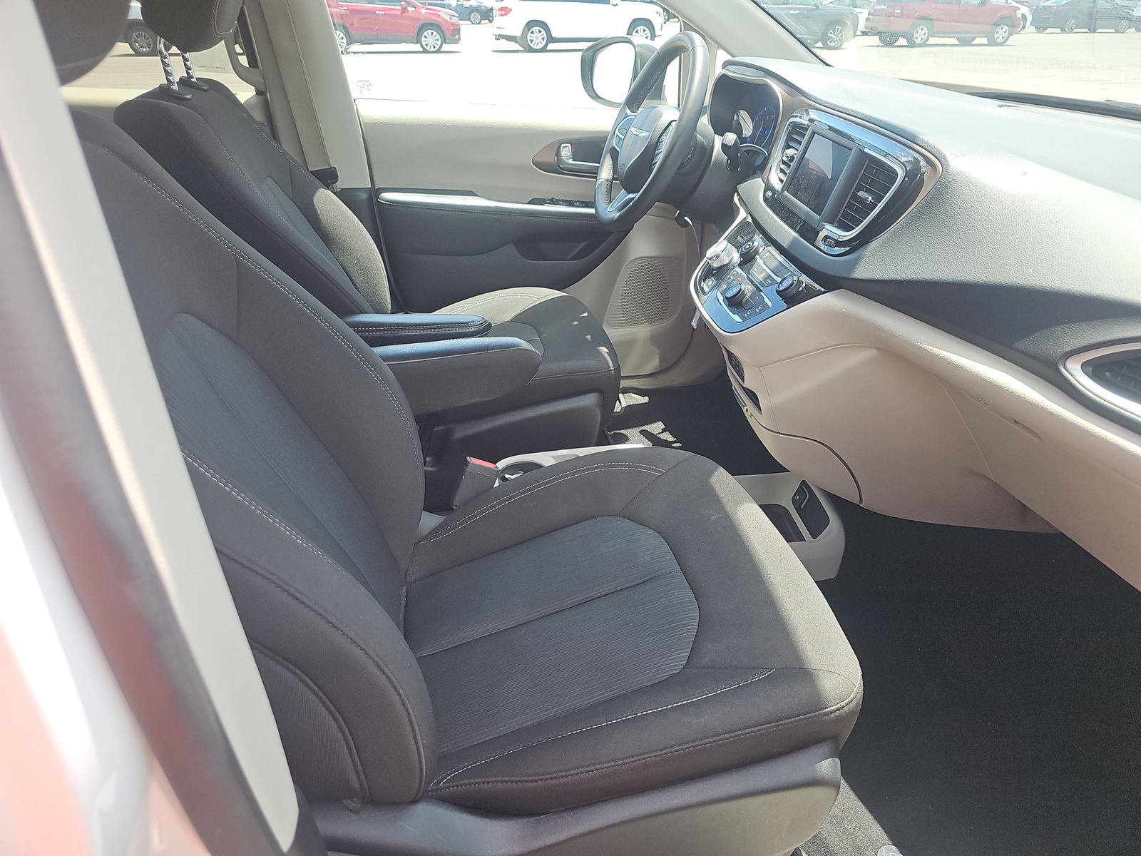 CHRYSLER VOYAGER - 9
