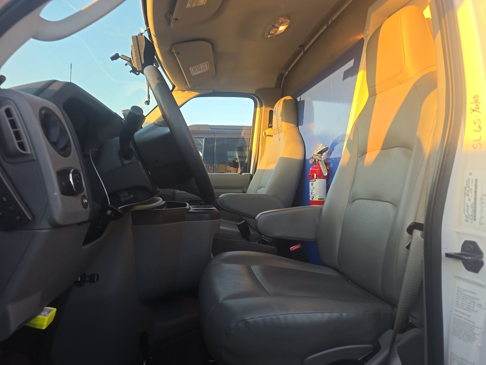 FORD E-350 - 8
