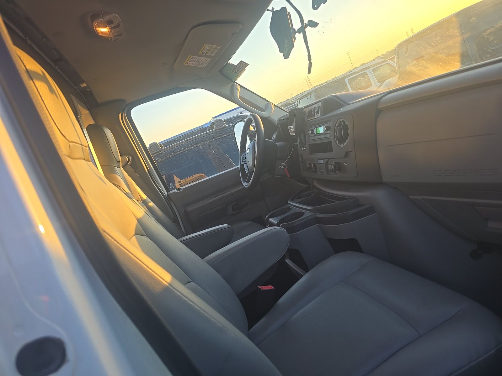 FORD E-350 - 9