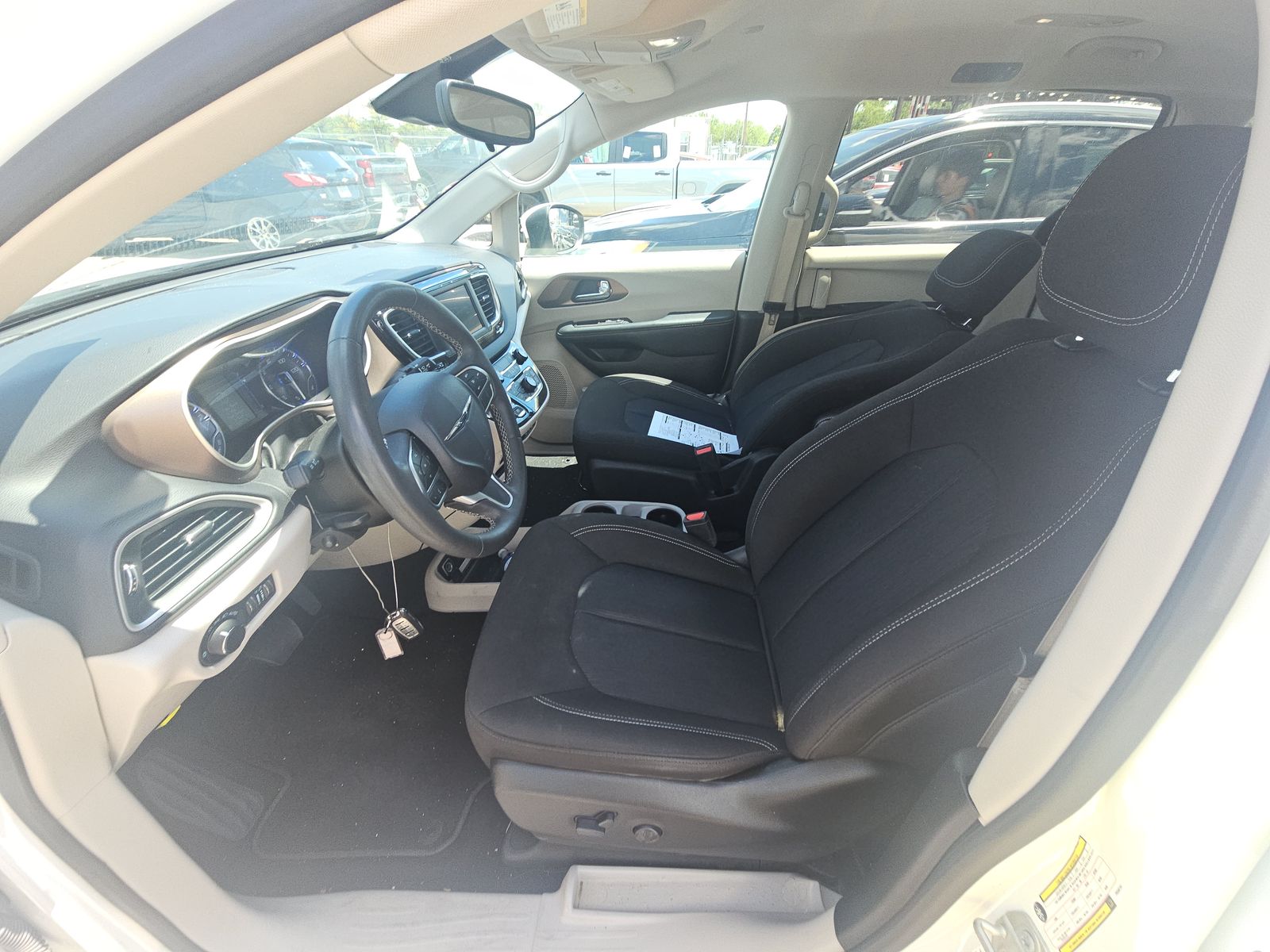 CHRYSLER VOYAGER - 8