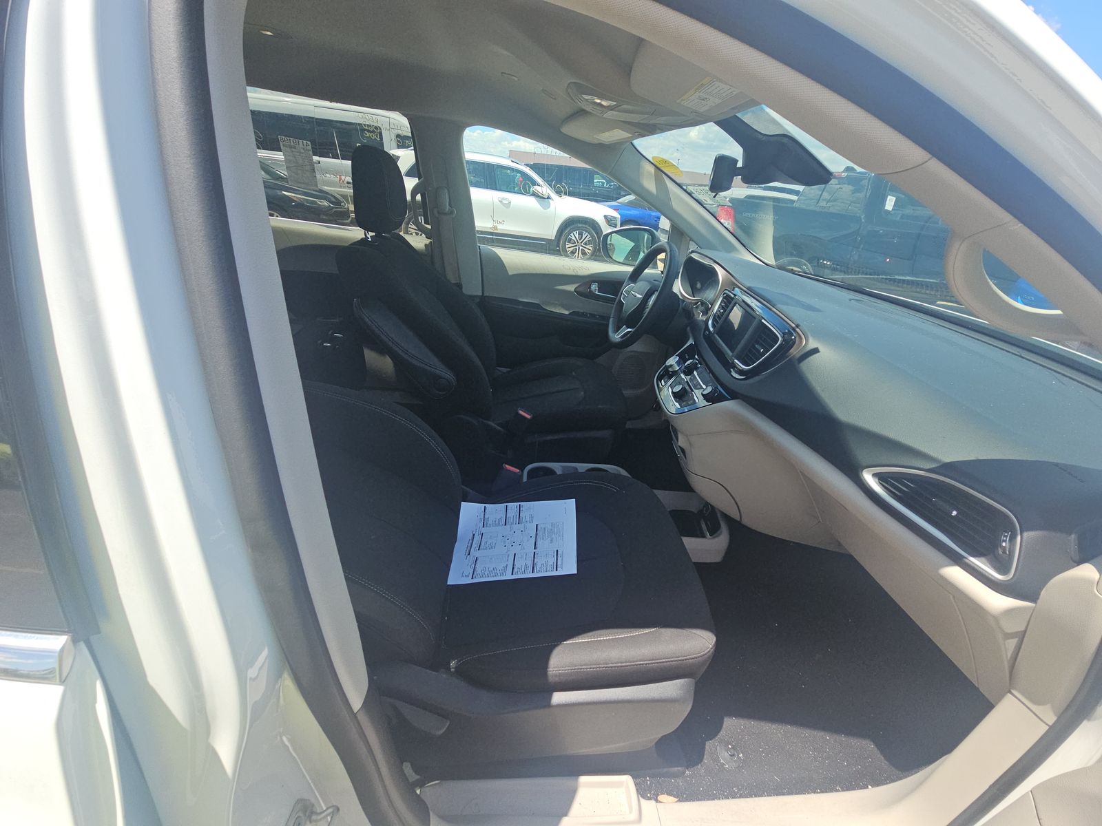 CHRYSLER VOYAGER - 9