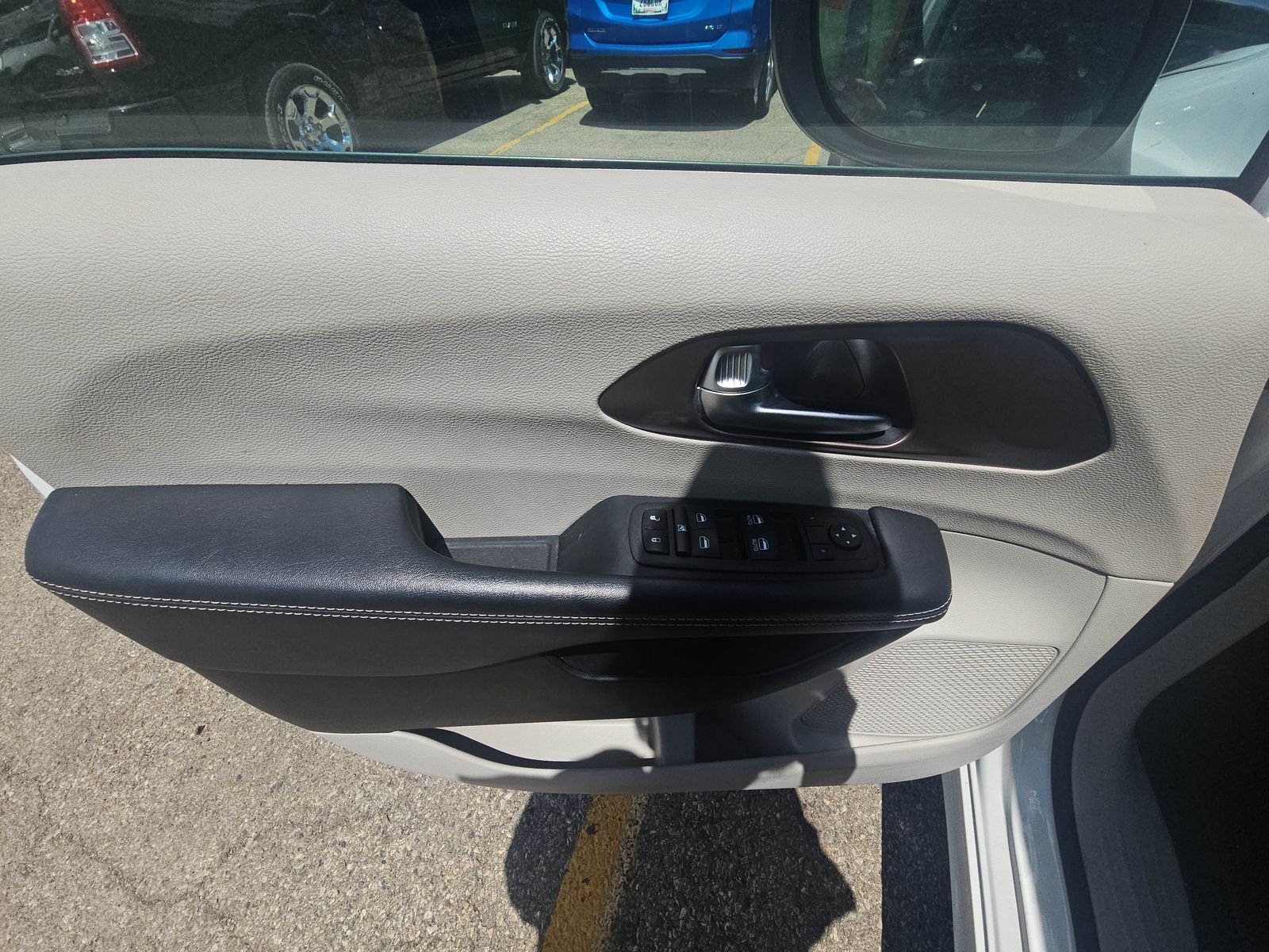 CHRYSLER VOYAGER - 10