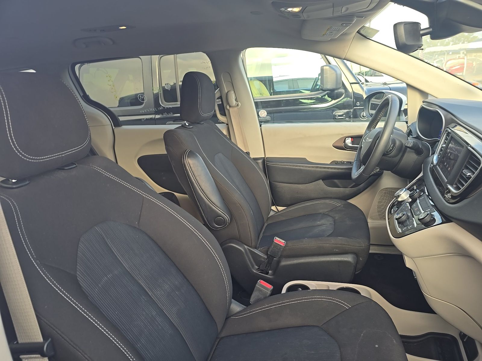 CHRYSLER VOYAGER - 9