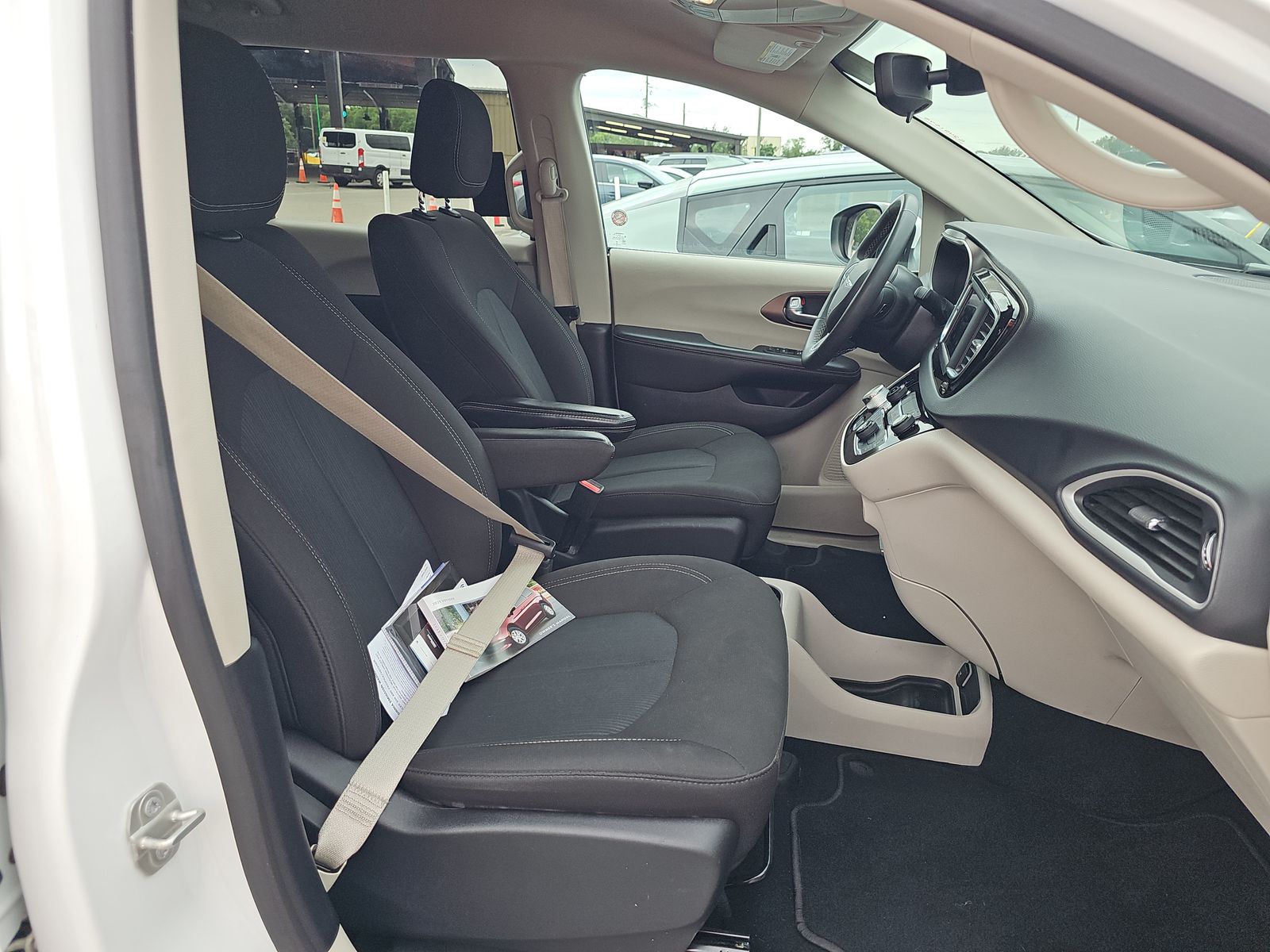 CHRYSLER VOYAGER - 9