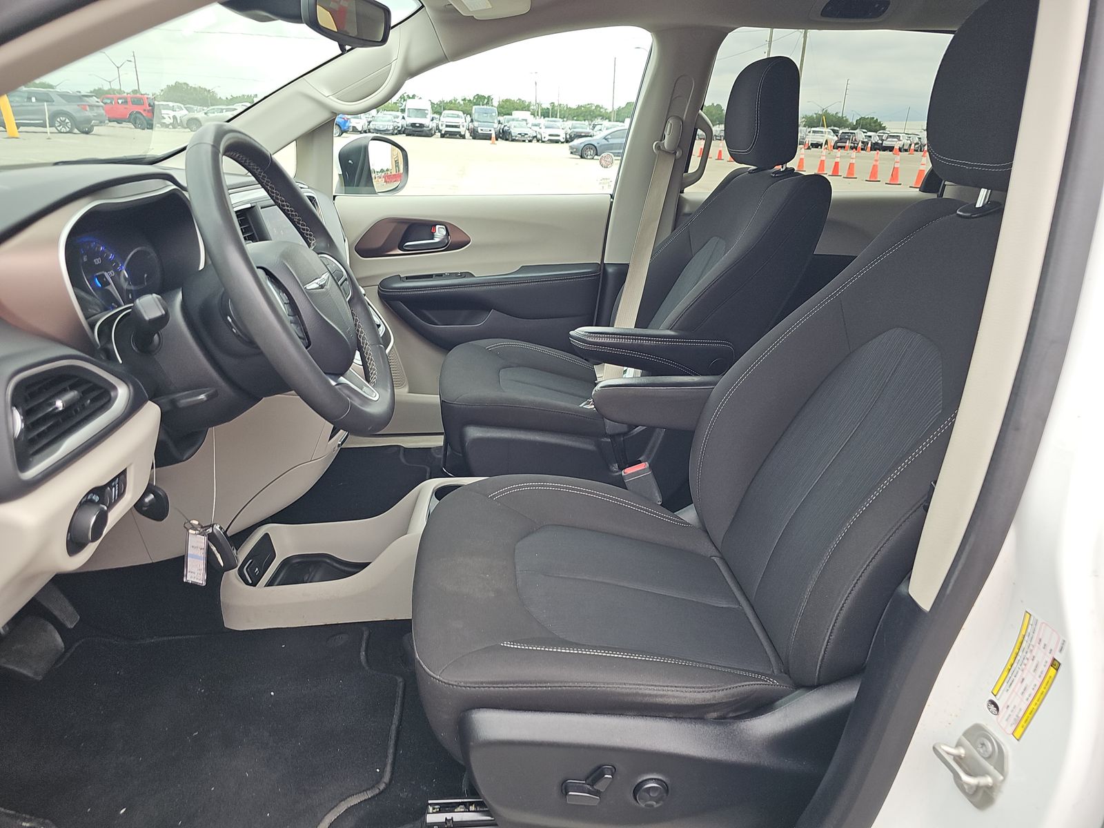 CHRYSLER VOYAGER - 8