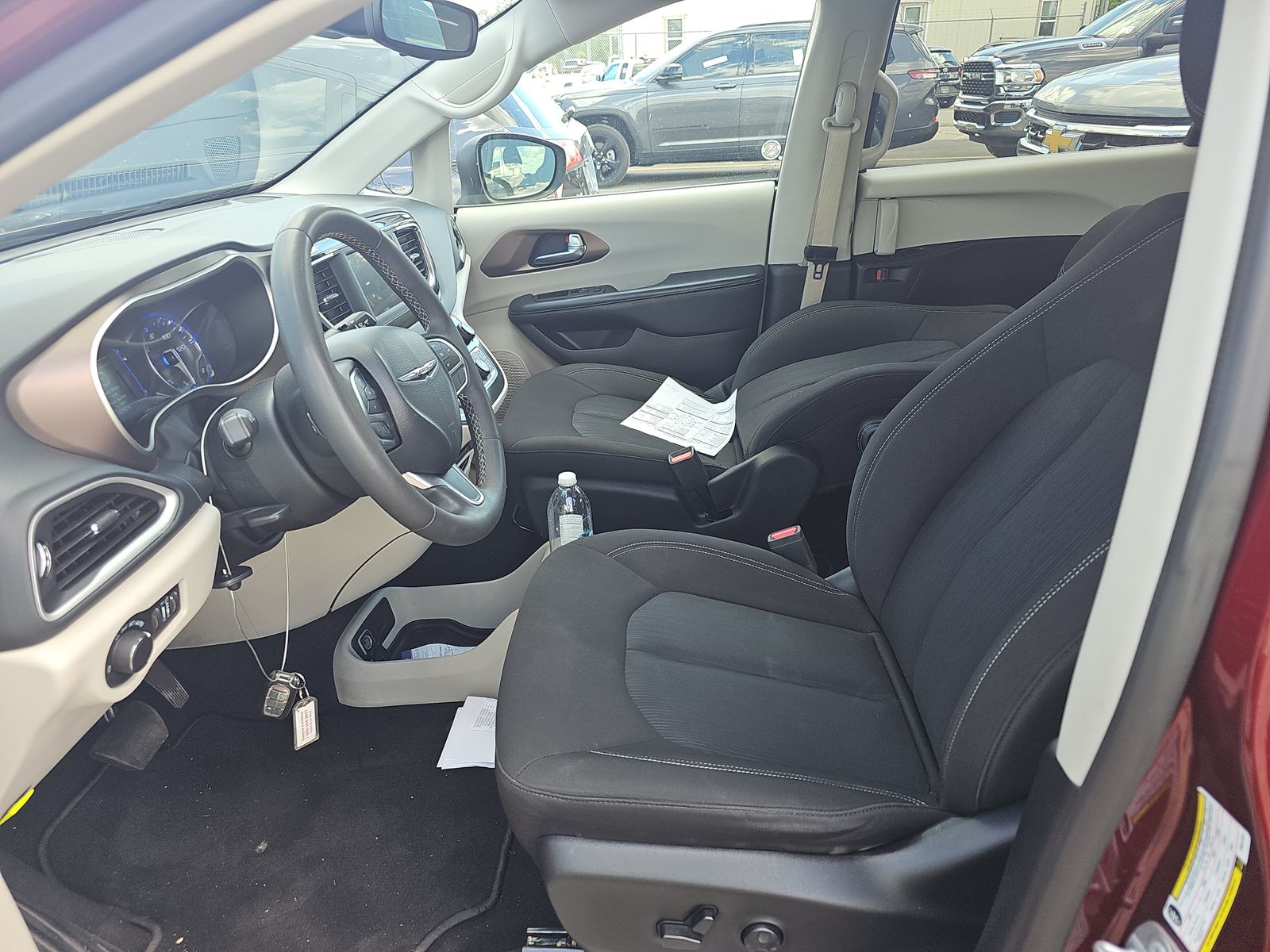 CHRYSLER VOYAGER - 8