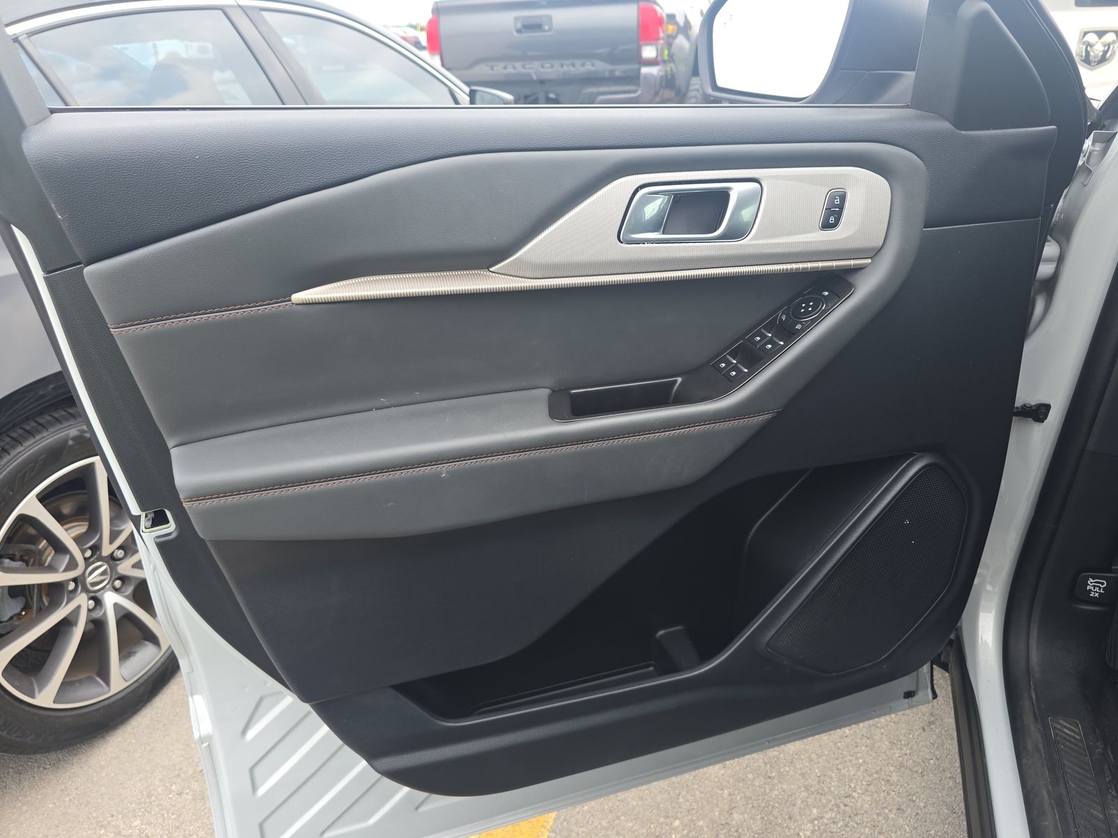 FORD EXPLORER - 10