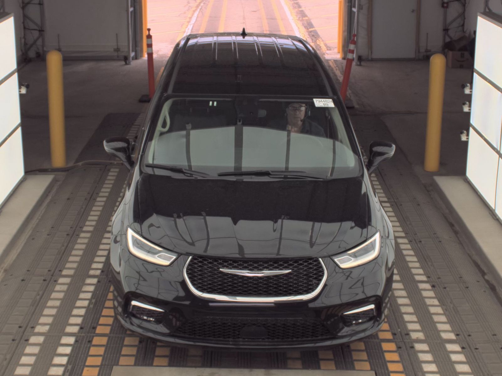CHRYSLER PACIFICA - 3