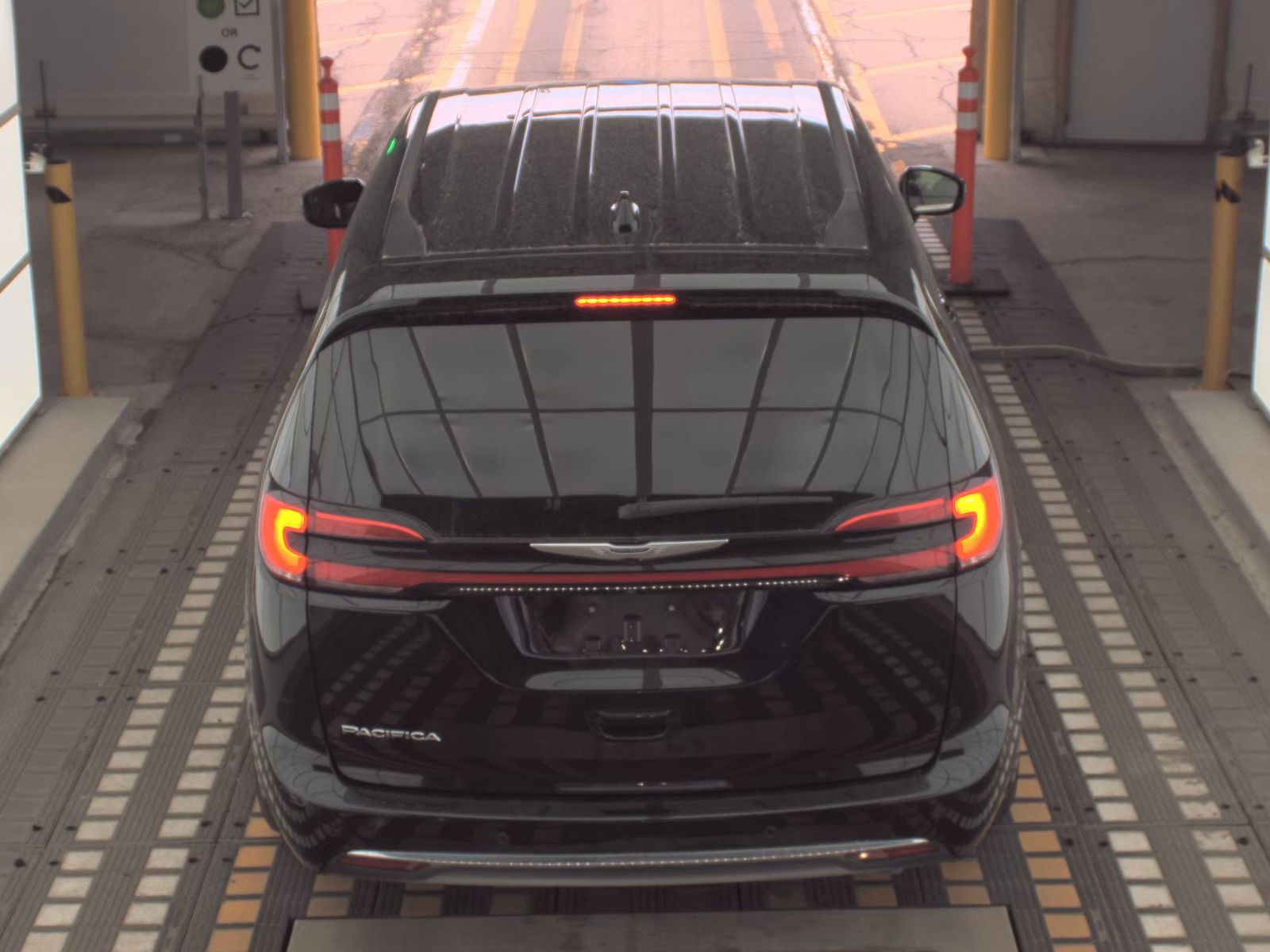 CHRYSLER PACIFICA - 6