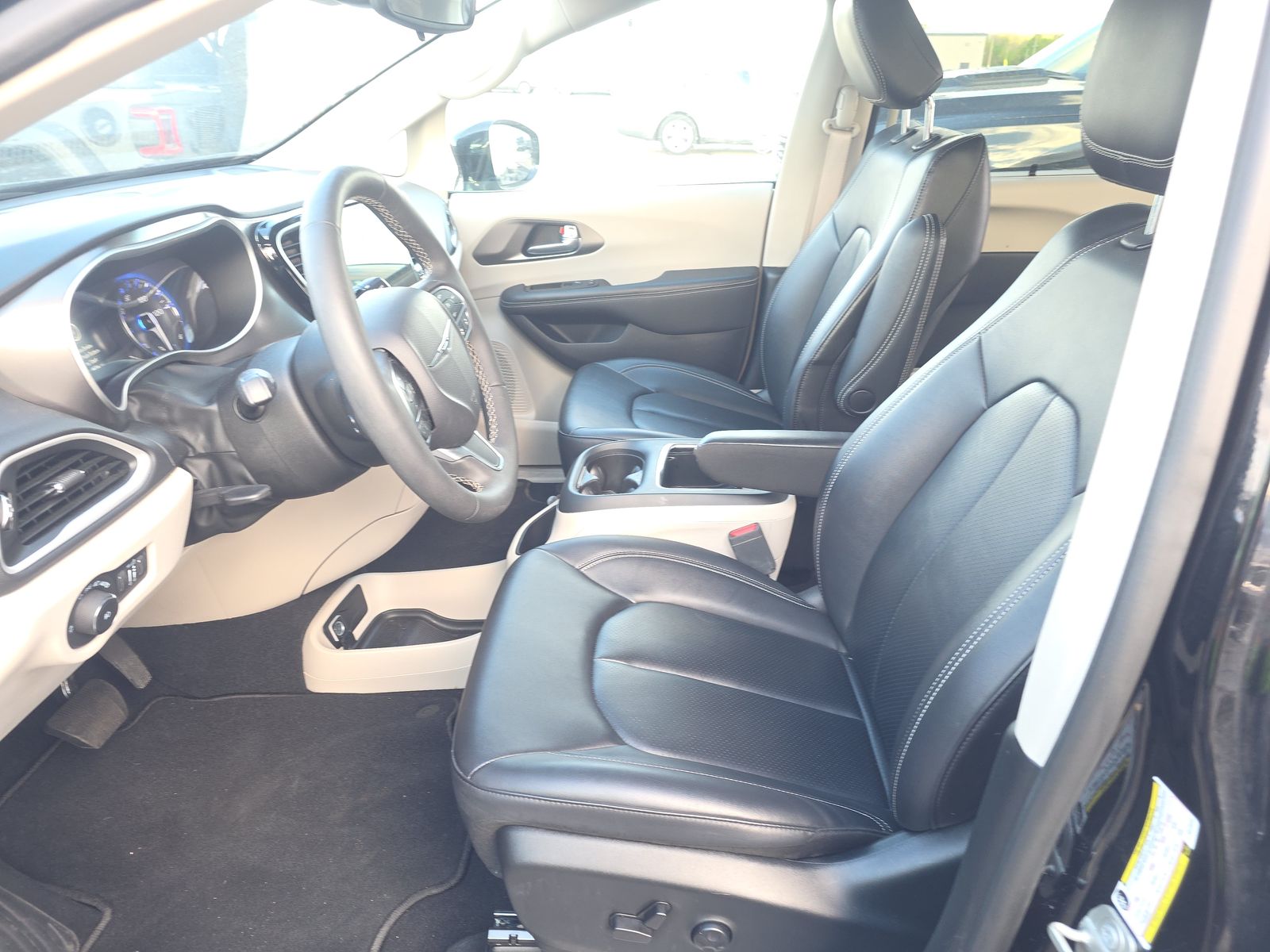 CHRYSLER PACIFICA - 8
