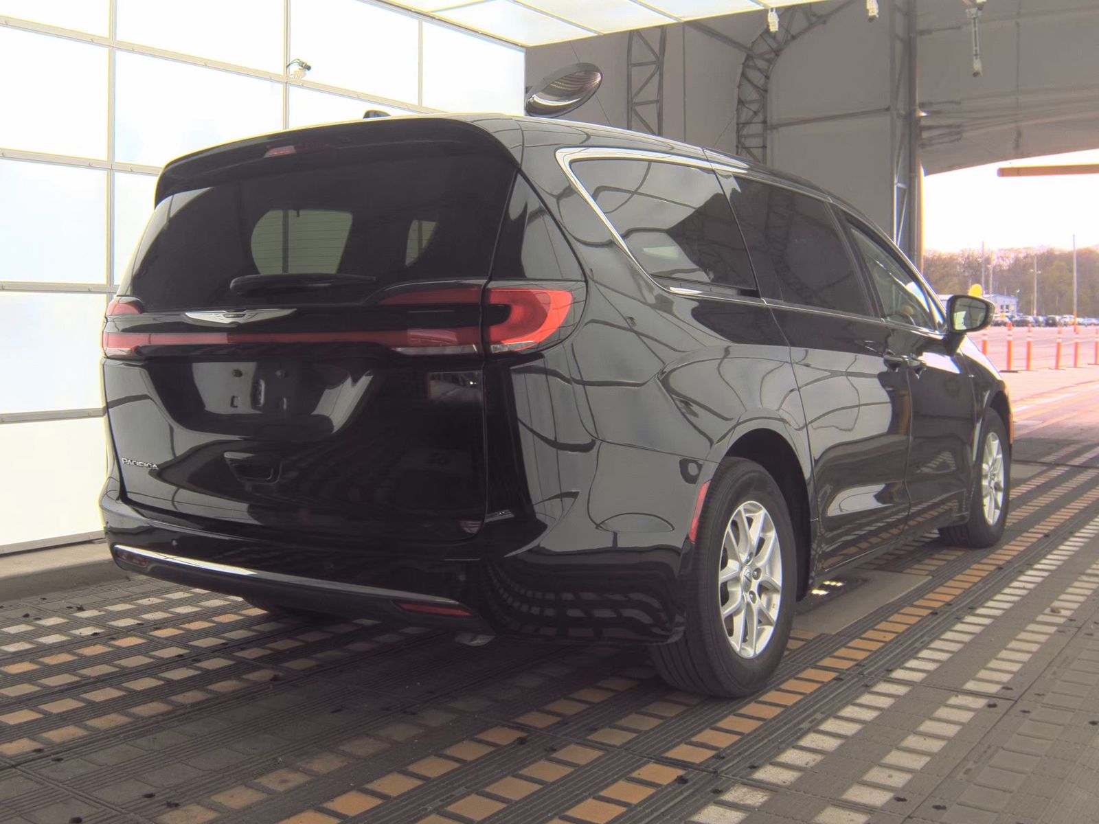CHRYSLER PACIFICA - 5