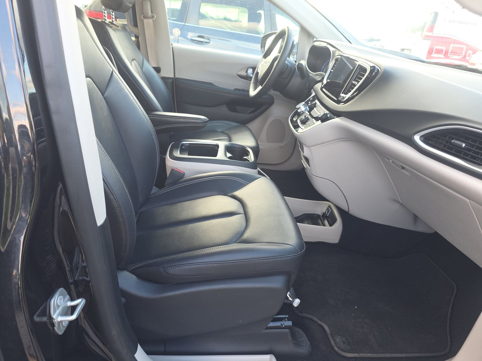 CHRYSLER PACIFICA - 9
