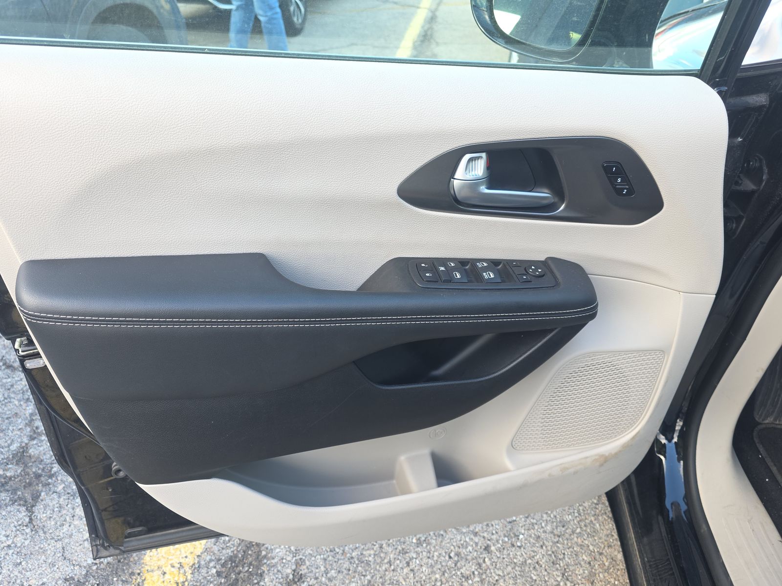 CHRYSLER PACIFICA - 10
