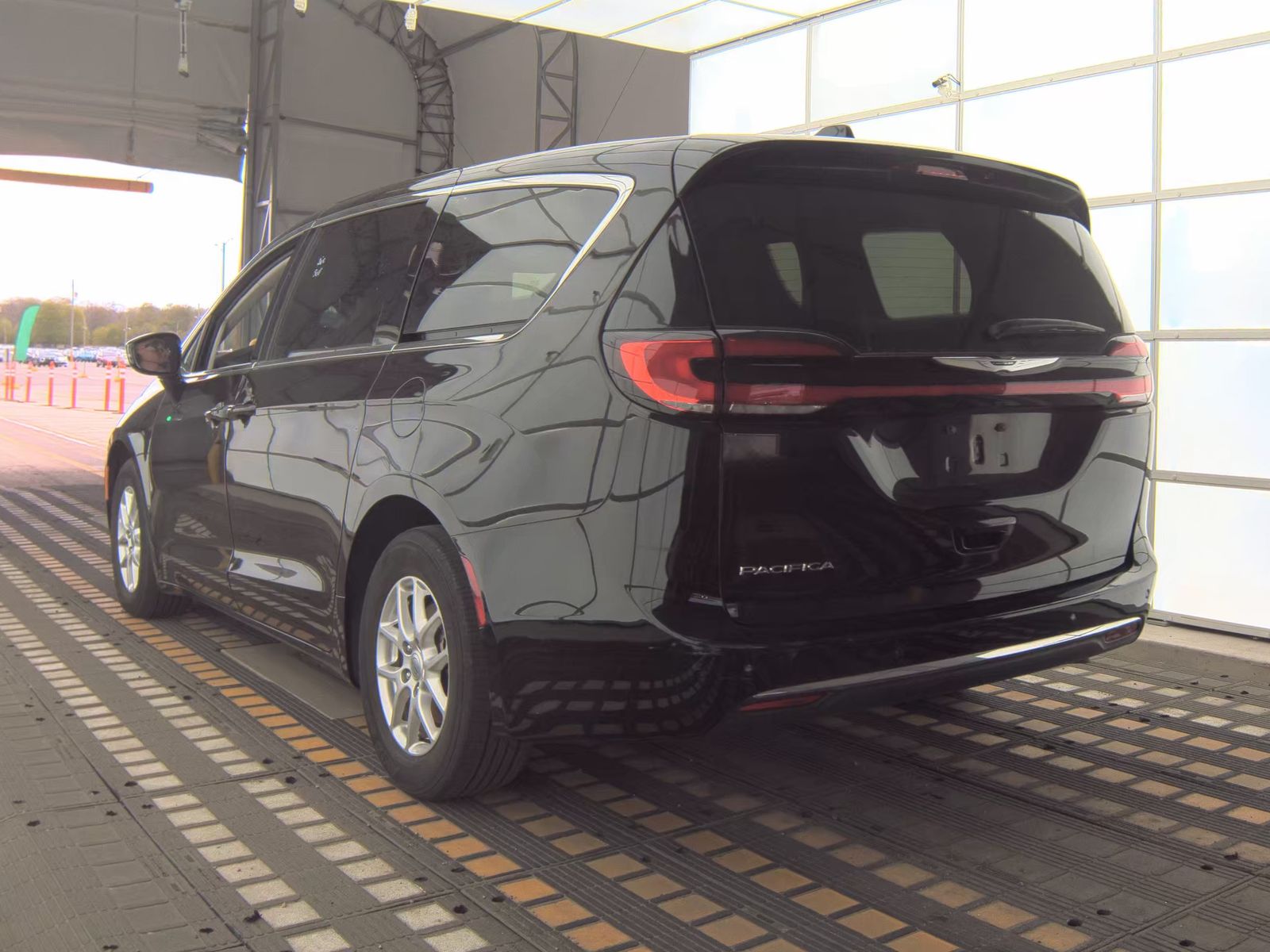 CHRYSLER PACIFICA - 7