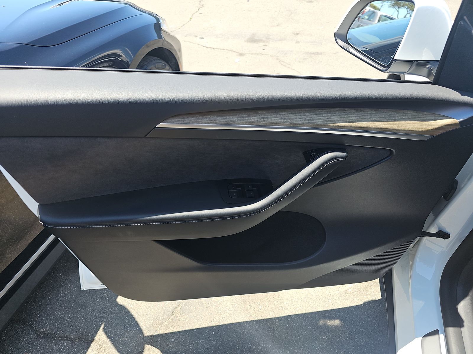 TESLA MODEL Y - 10