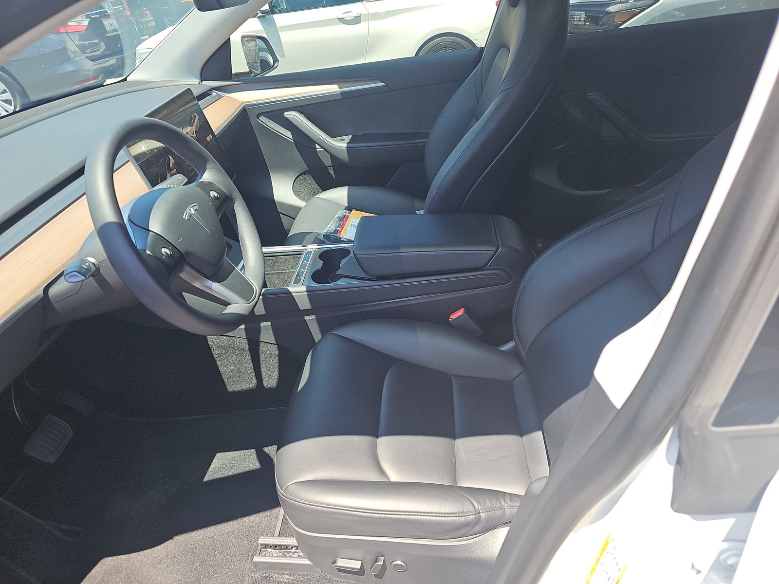 TESLA MODEL Y - 8