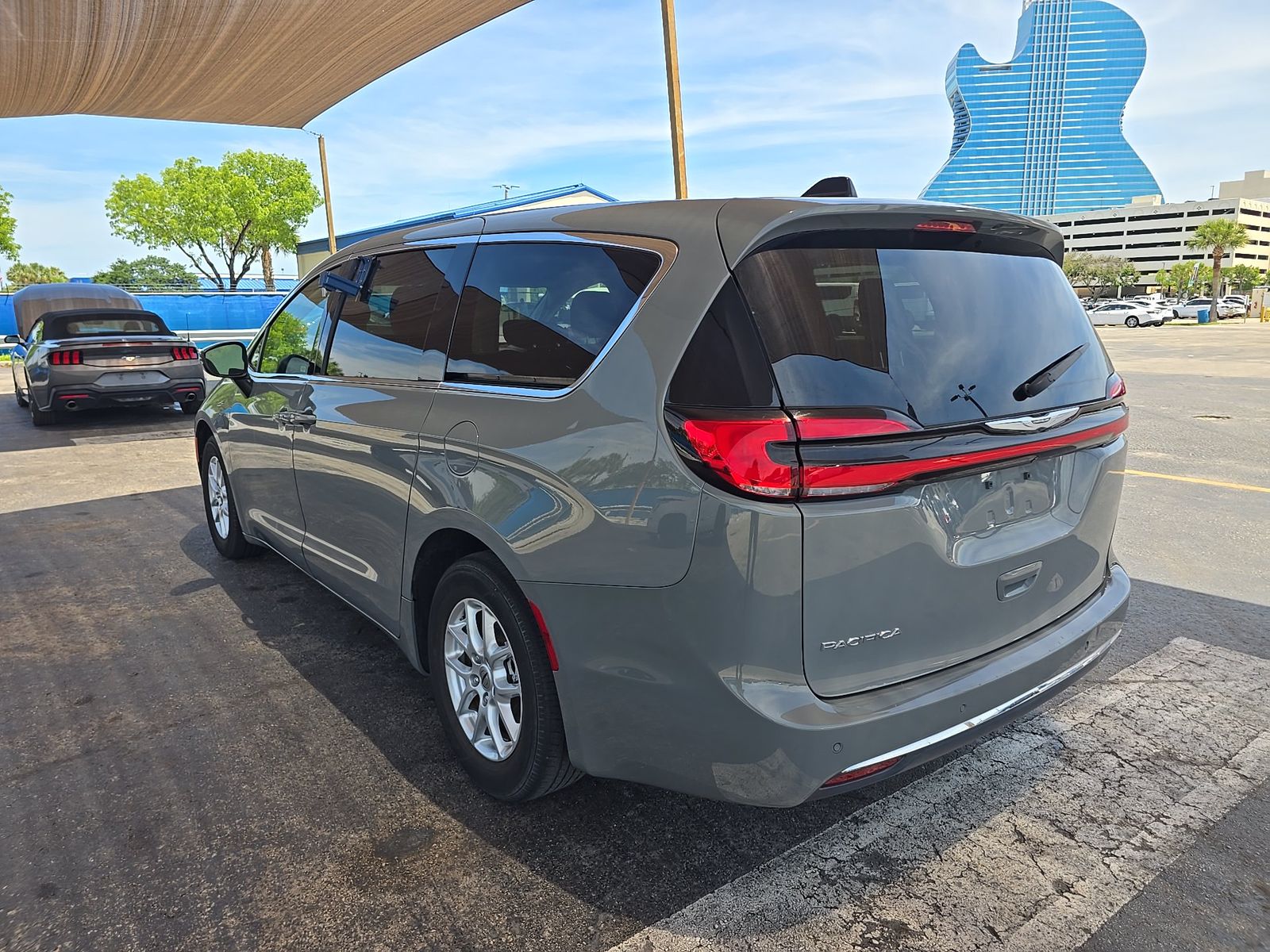 CHRYSLER PACIFICA - 7