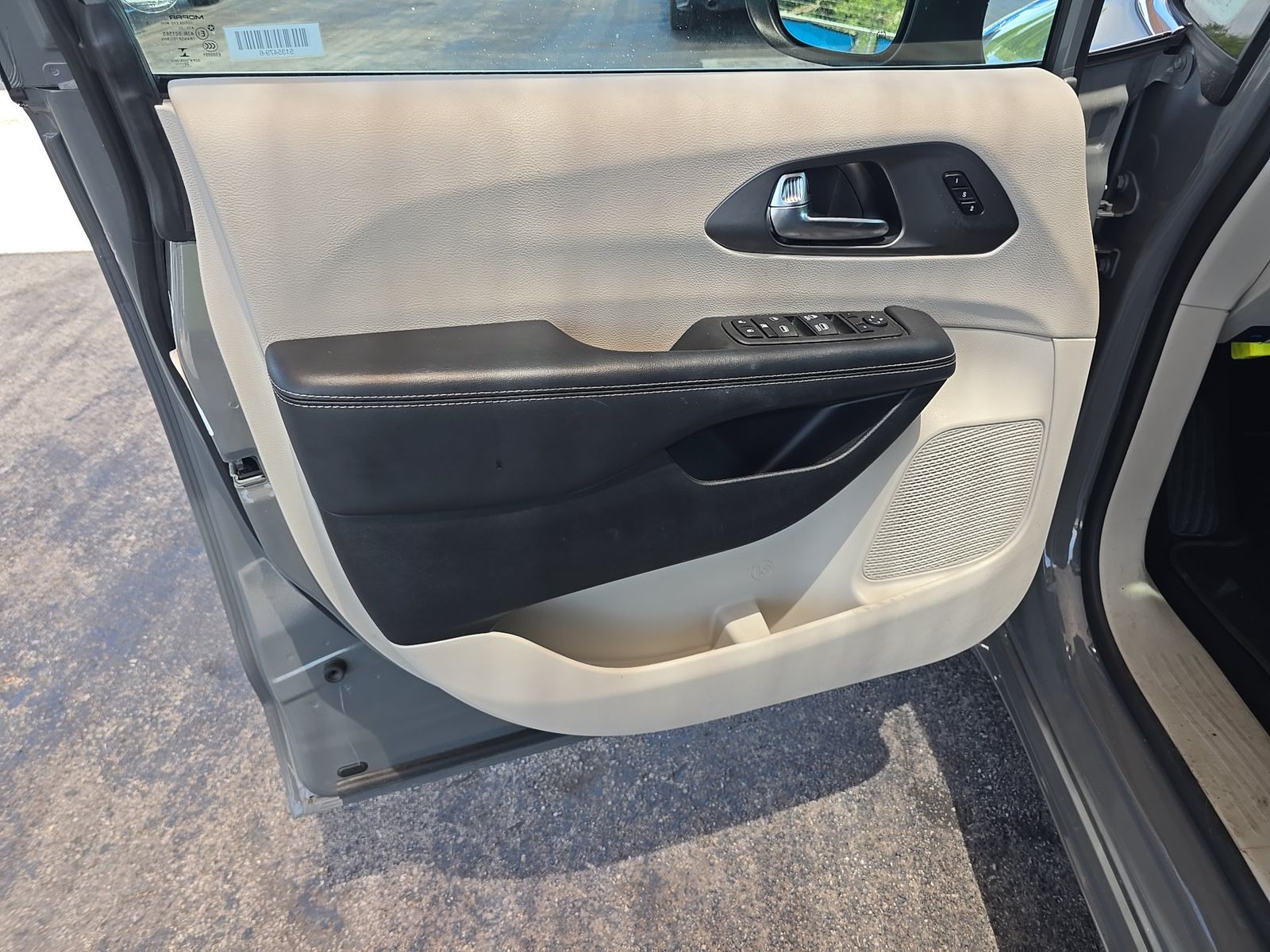 CHRYSLER PACIFICA - 10