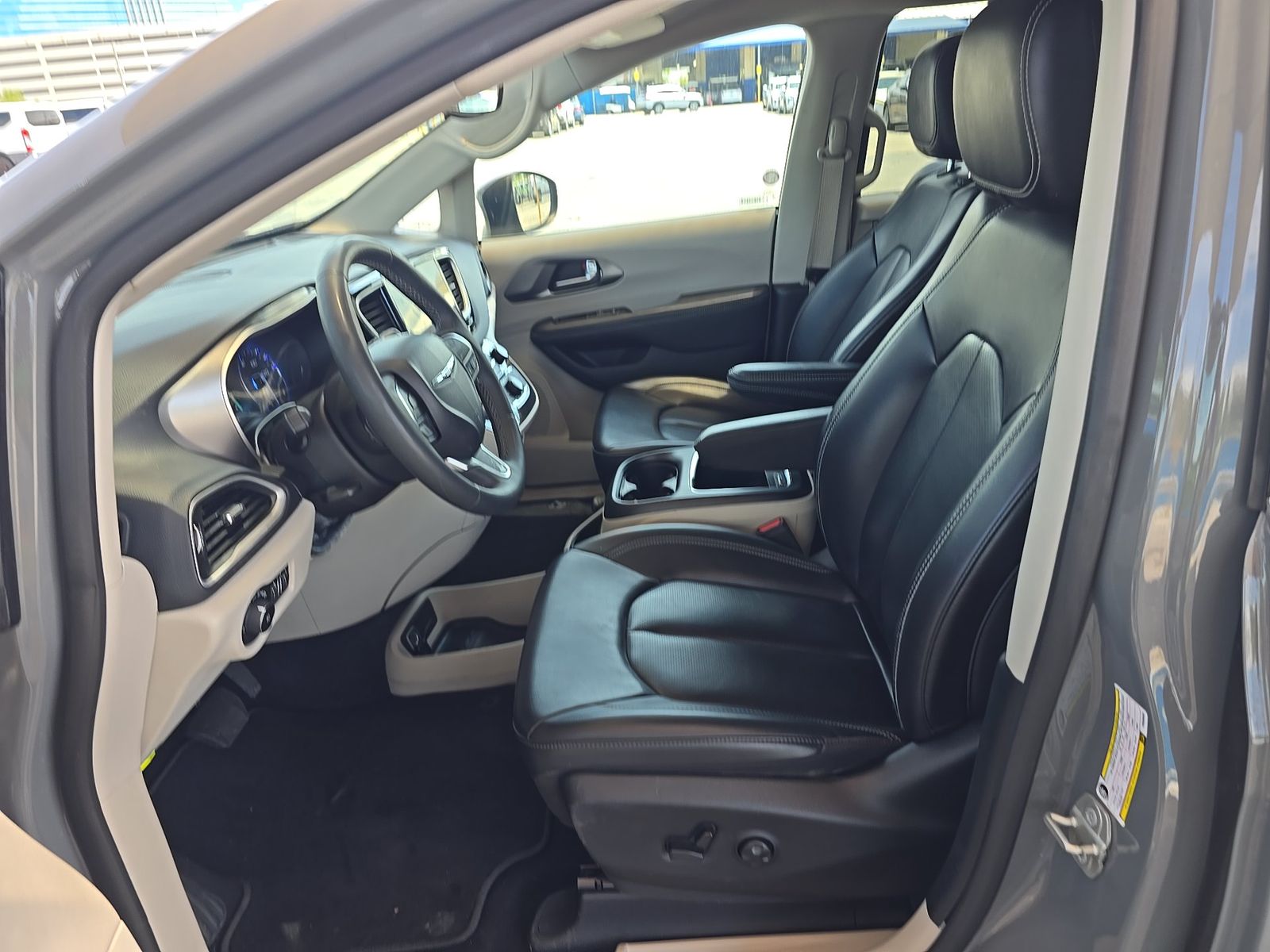 CHRYSLER PACIFICA - 8