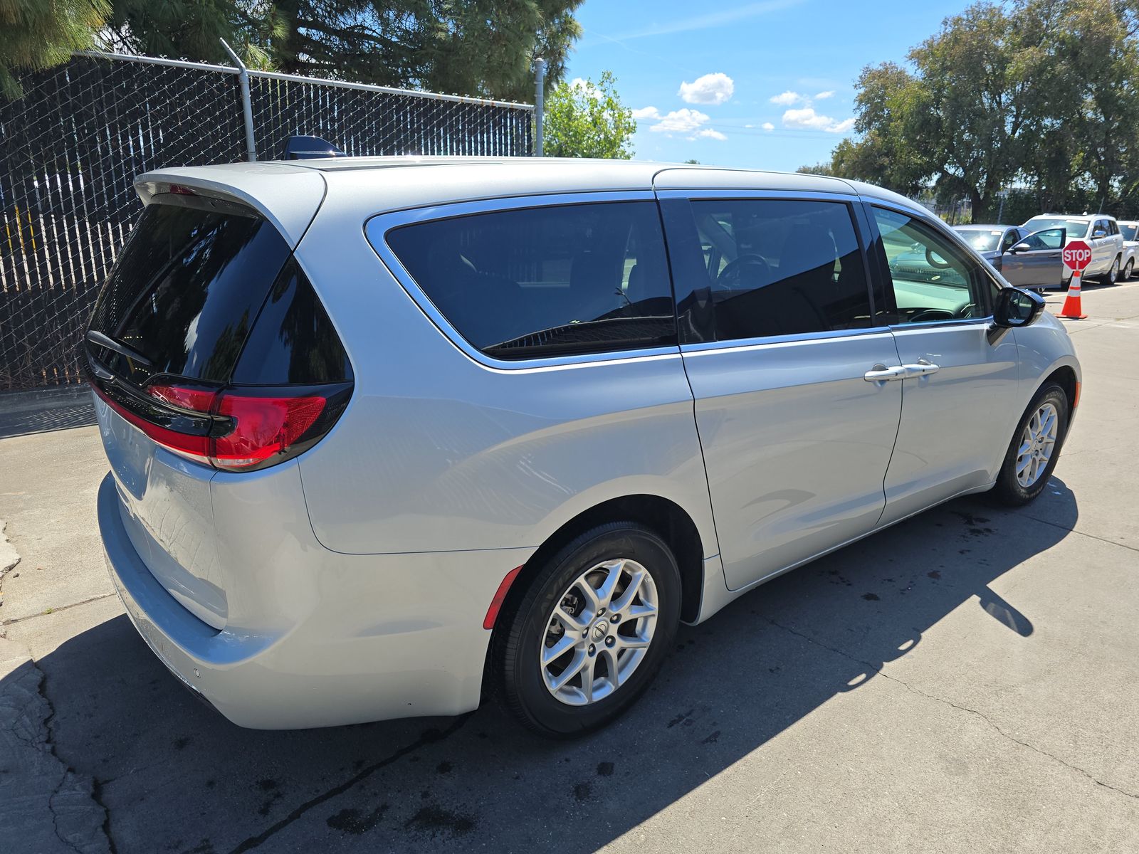 CHRYSLER PACIFICA - 5