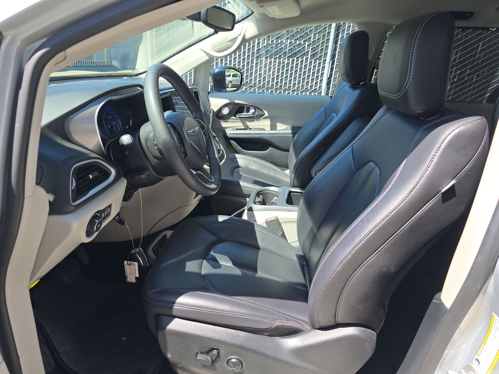 CHRYSLER PACIFICA - 8