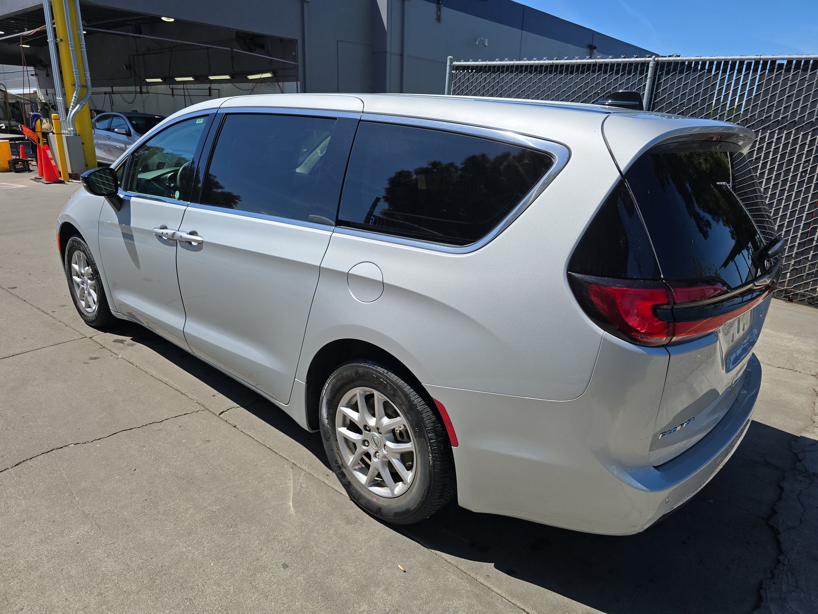 CHRYSLER PACIFICA - 7