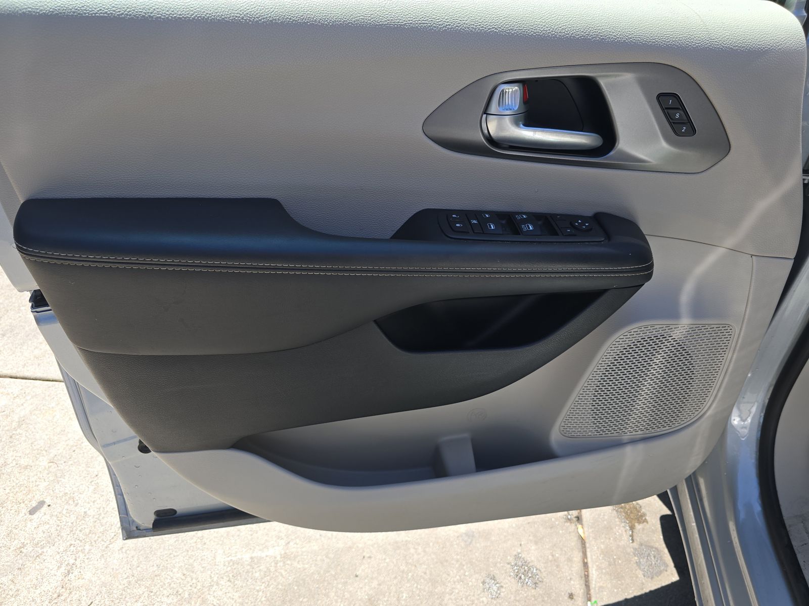 CHRYSLER PACIFICA - 10