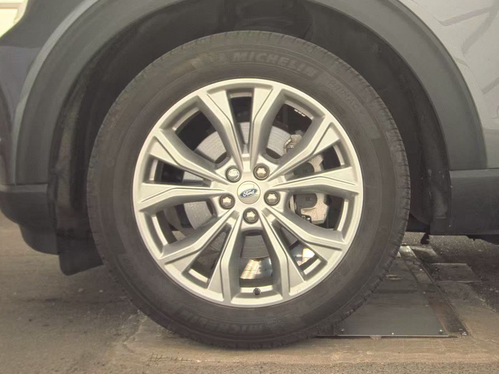FORD EXPLORER - 10