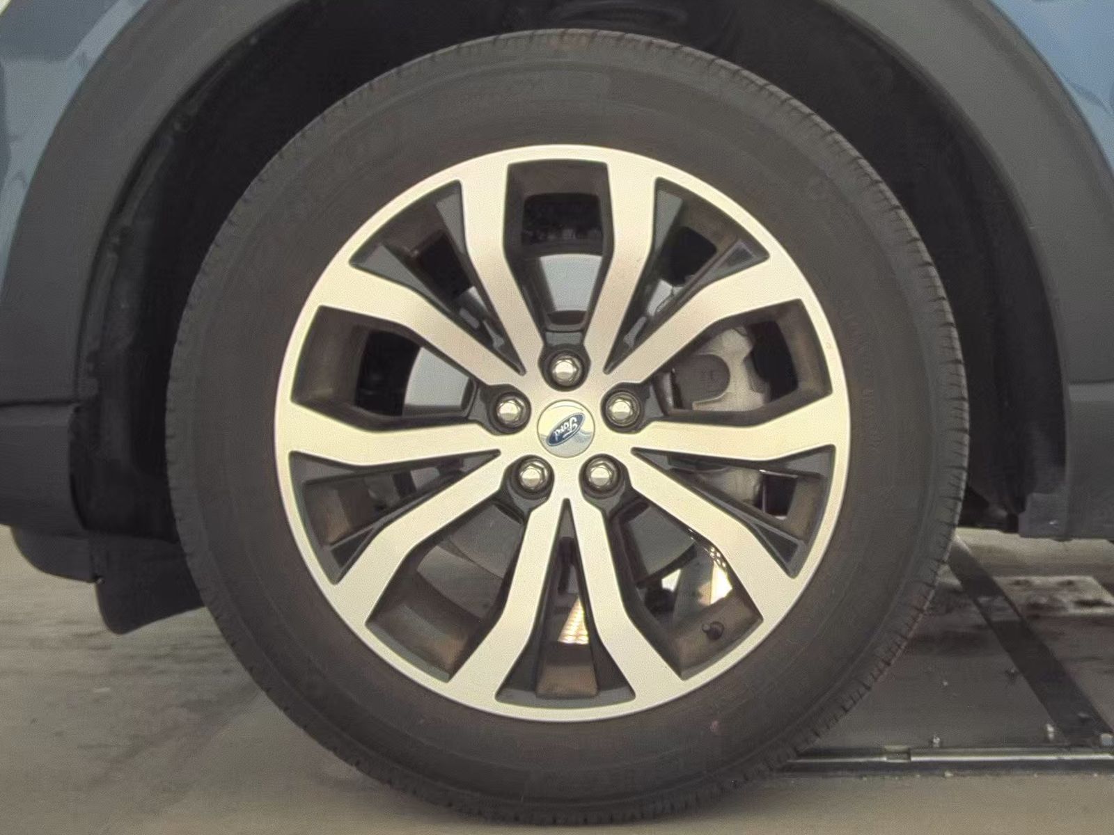 FORD EXPLORER - 10