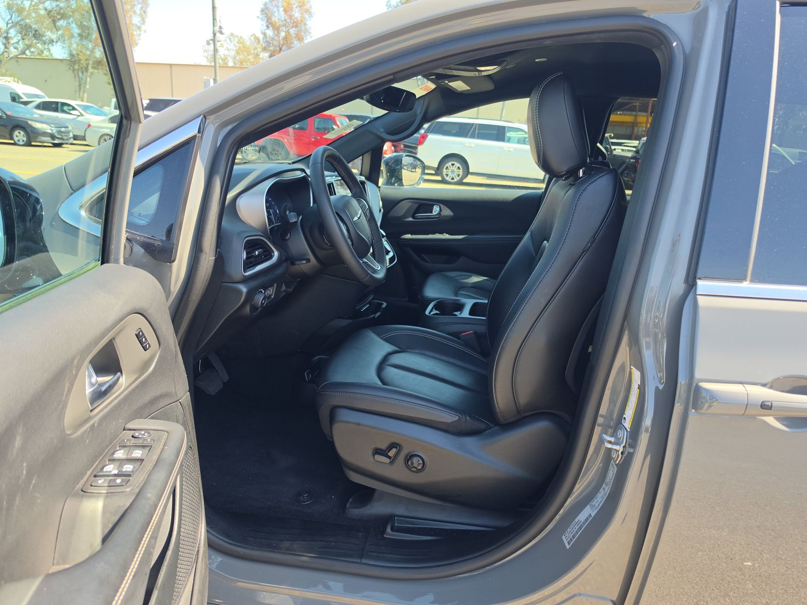 CHRYSLER PACIFICA - 8