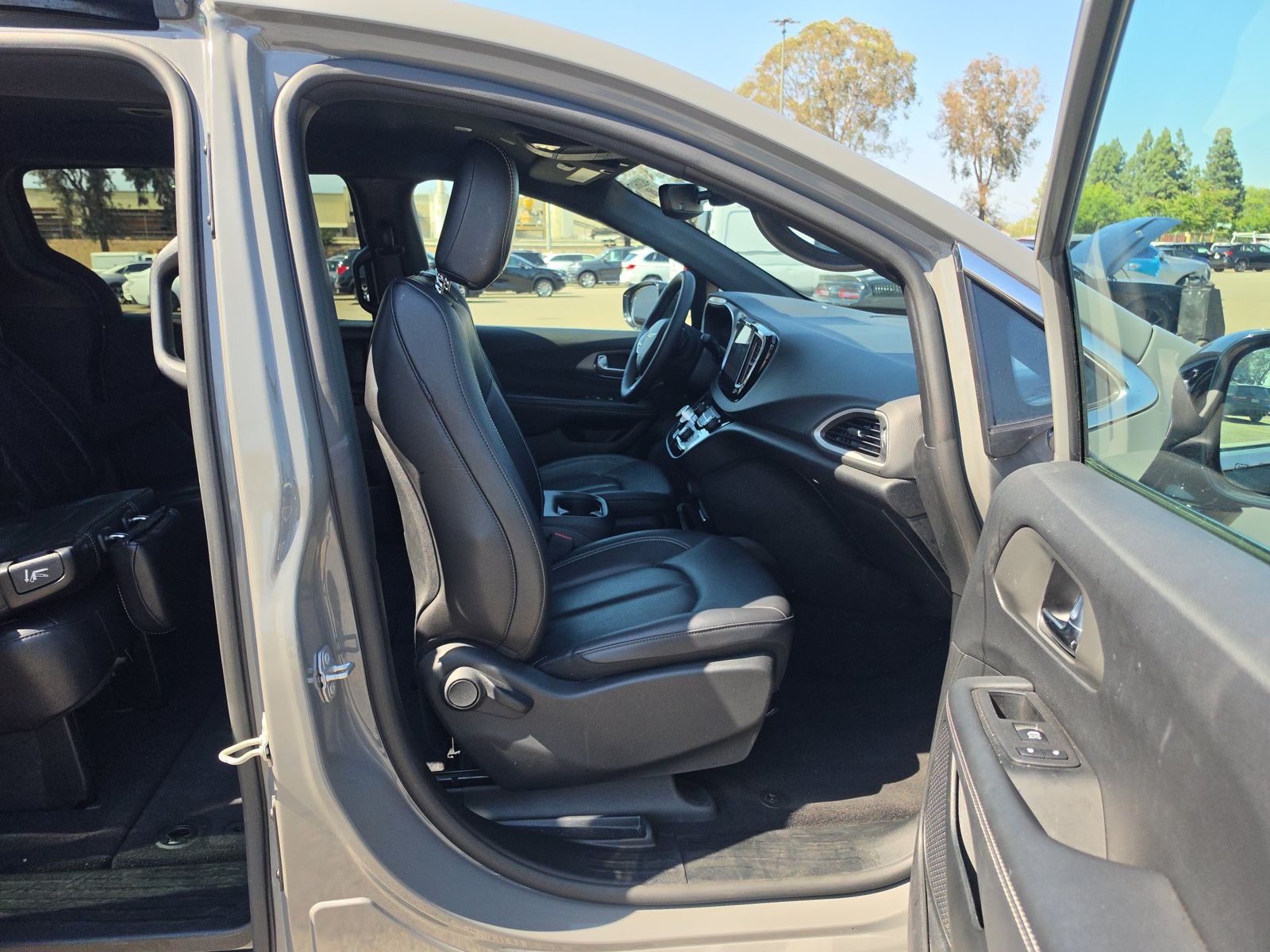 CHRYSLER PACIFICA - 9