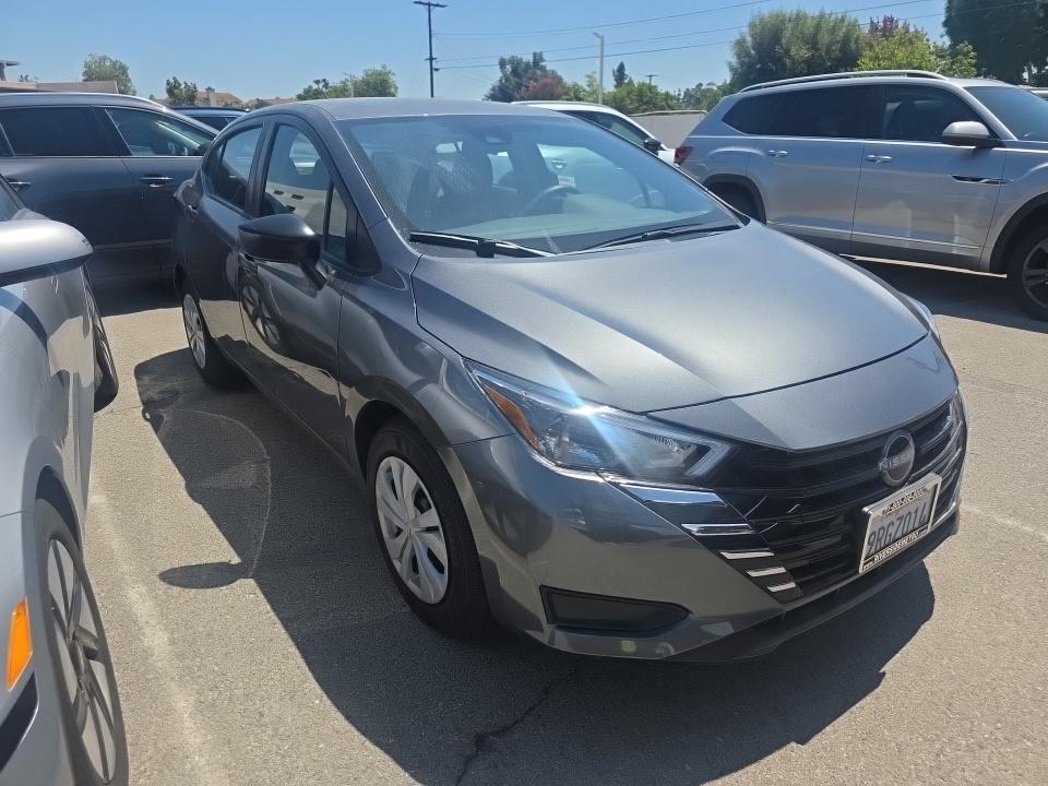 NISSAN VERSA - 4