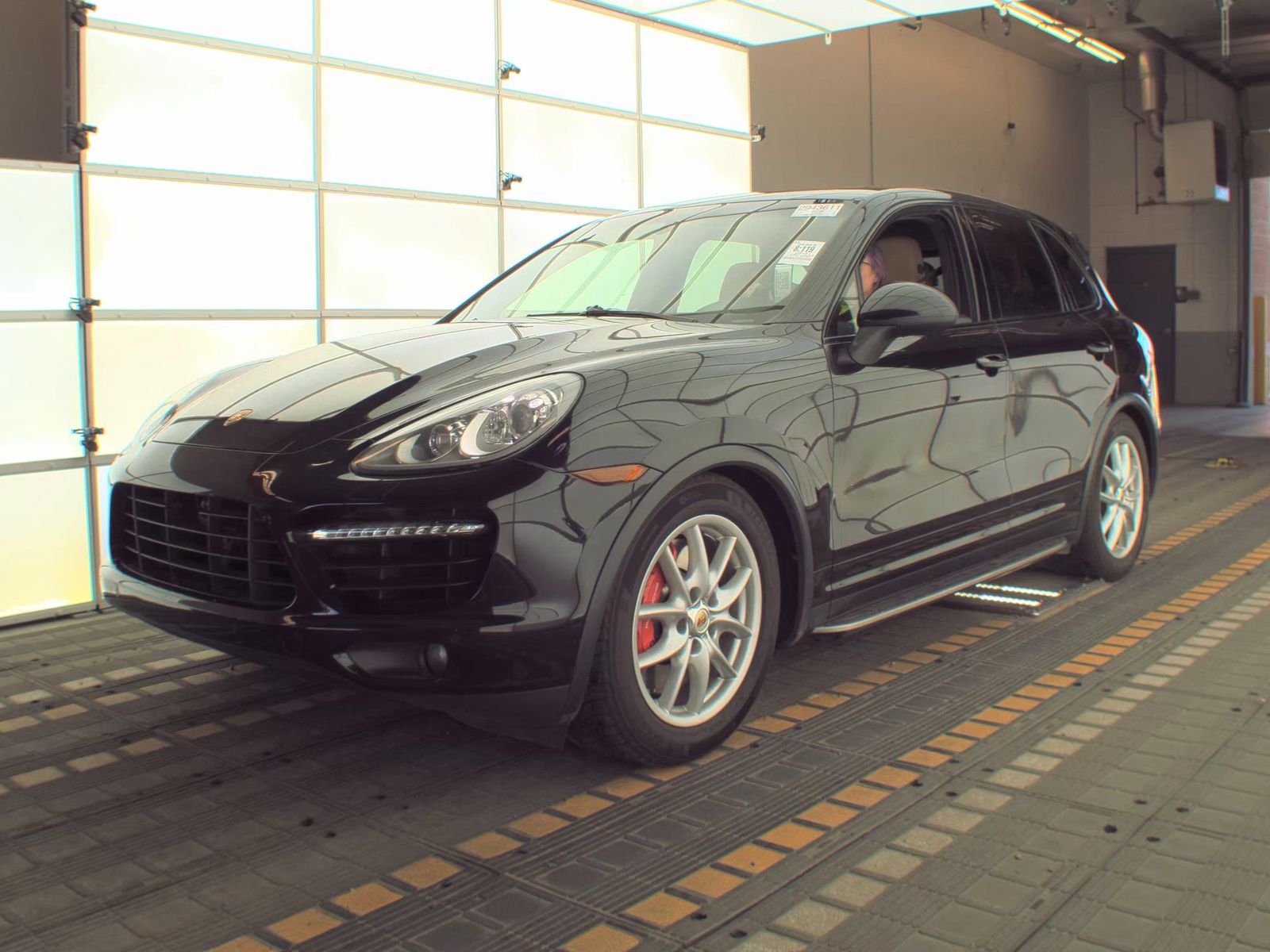 PORSCHE CAYENNE - 1