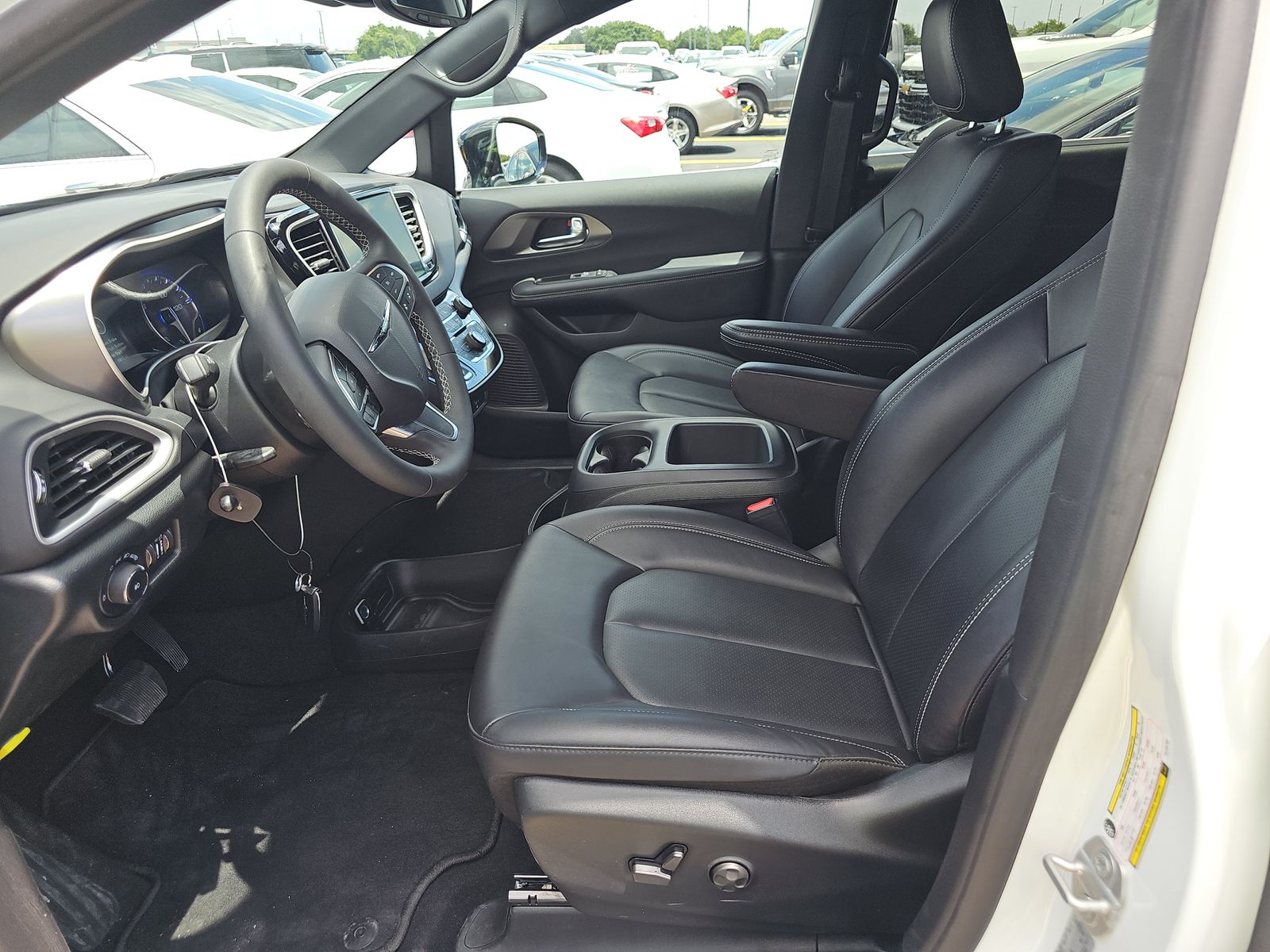 CHRYSLER PACIFICA - 8