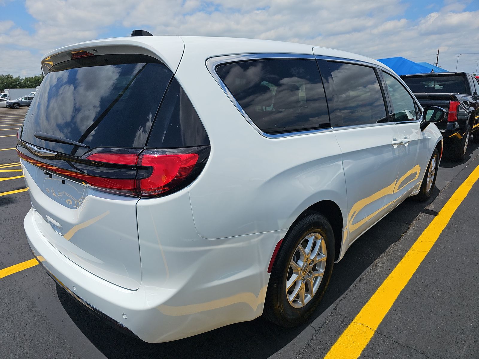 CHRYSLER PACIFICA - 5