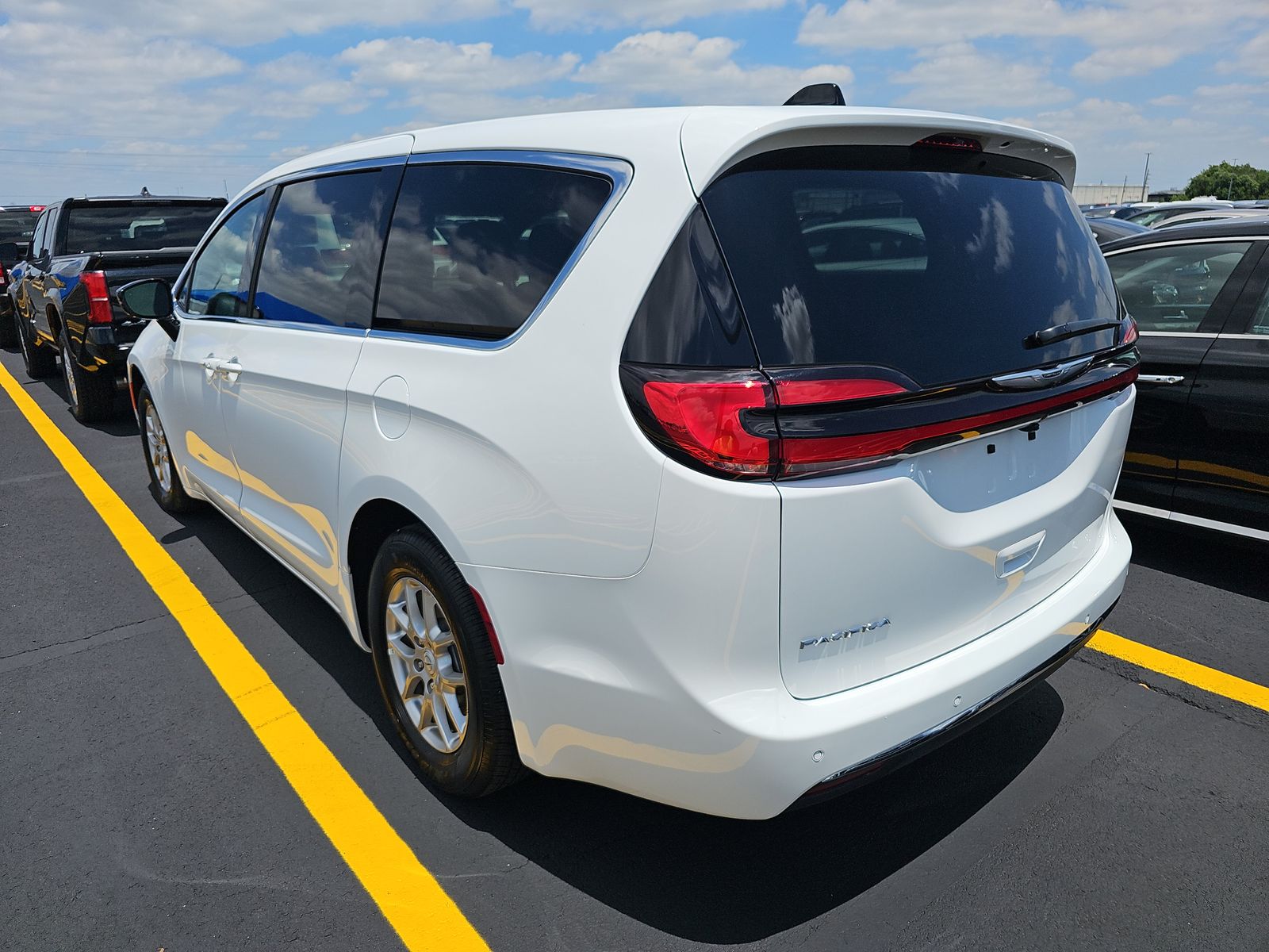 CHRYSLER PACIFICA - 7