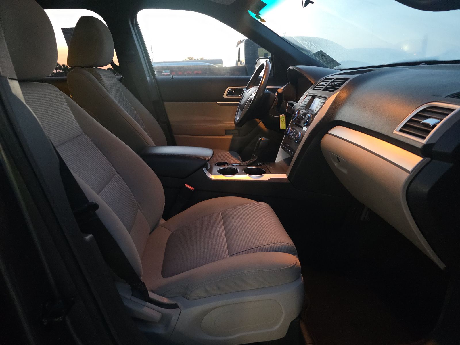 FORD EXPLORER - 9