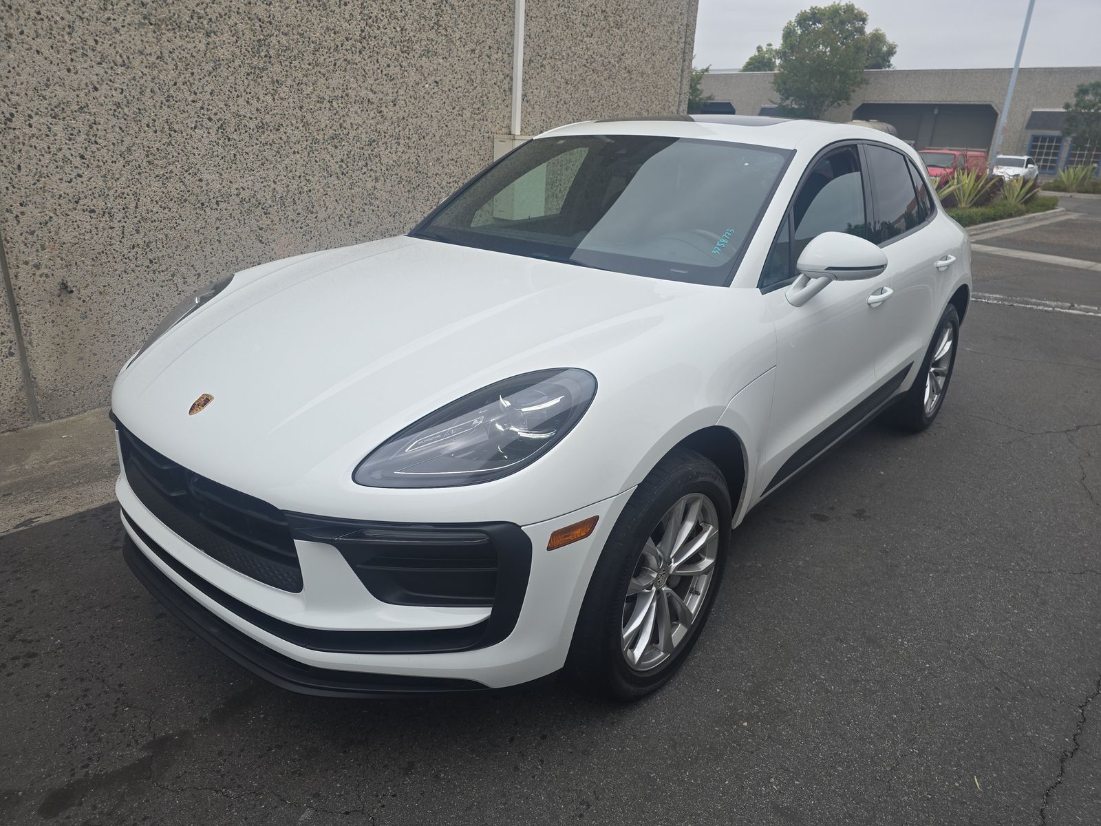 PORSCHE MACAN - 1