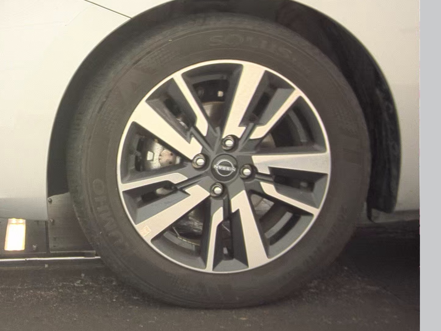 NISSAN VERSA - 10