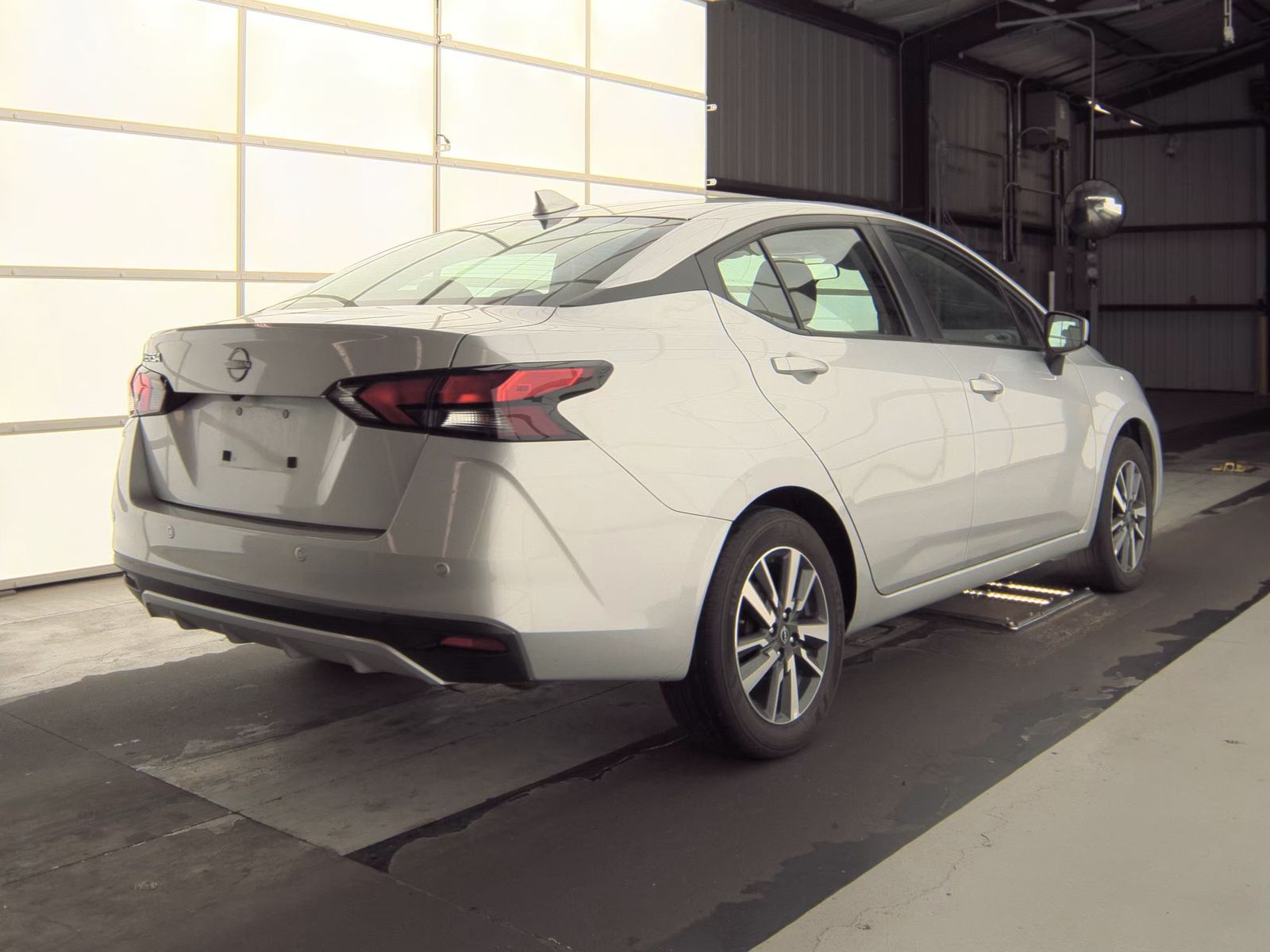 NISSAN VERSA - 6