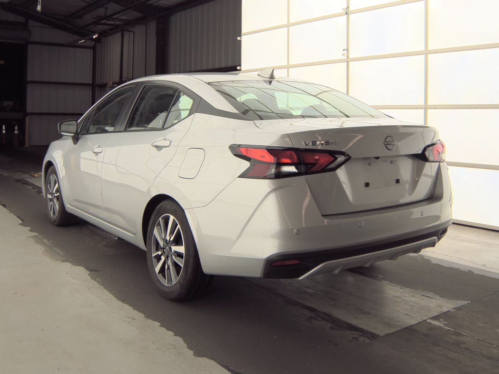 NISSAN VERSA - 9