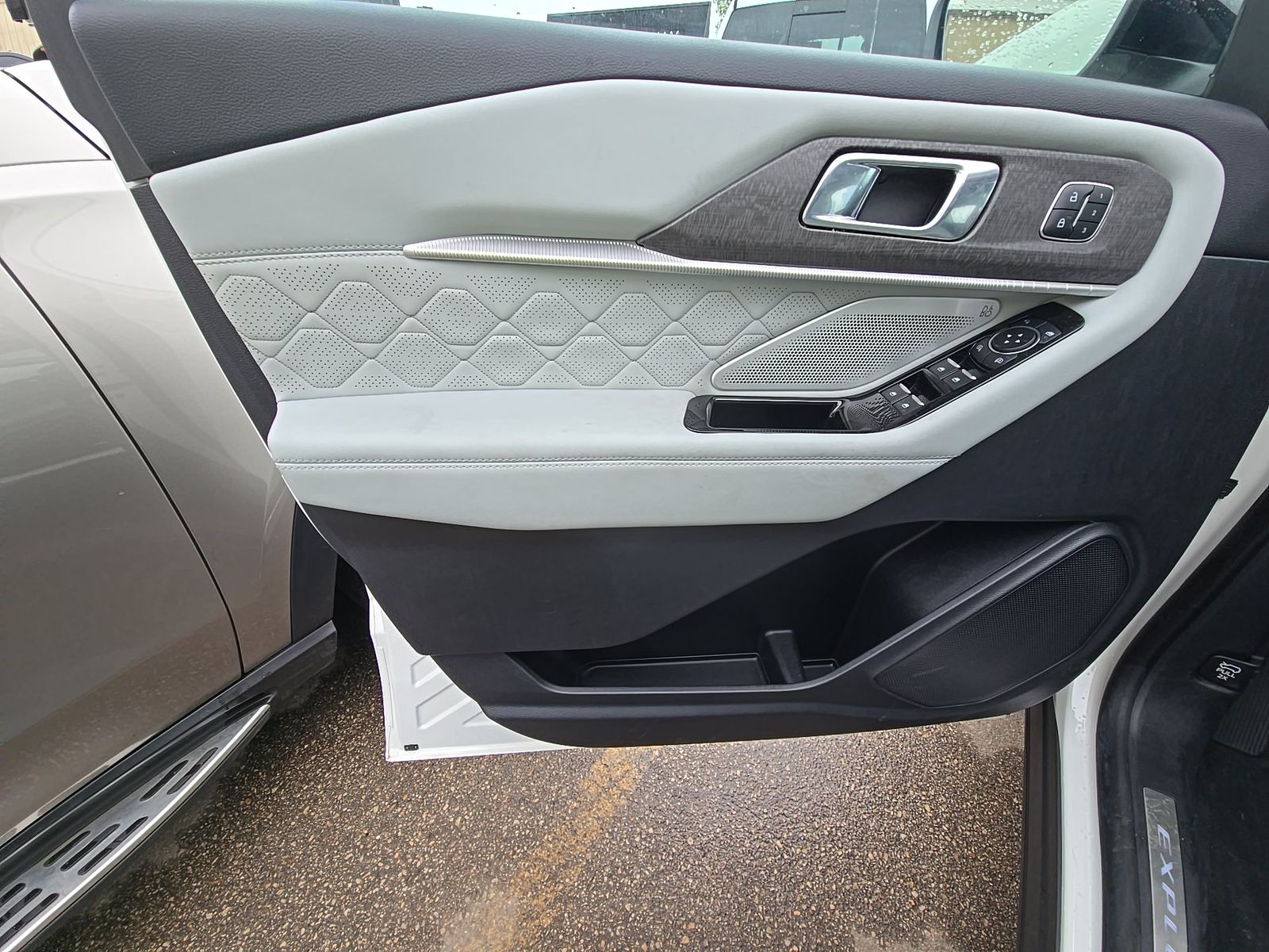 FORD EXPLORER - 10