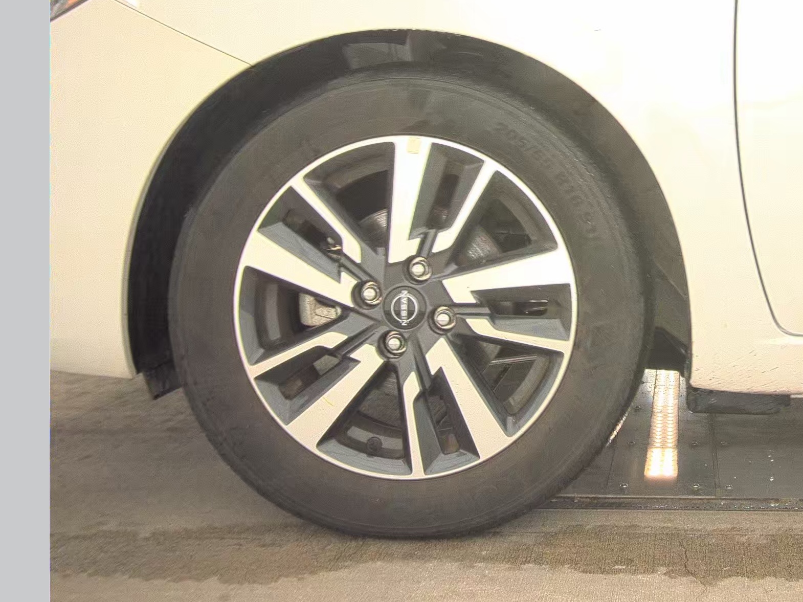 NISSAN VERSA - 10
