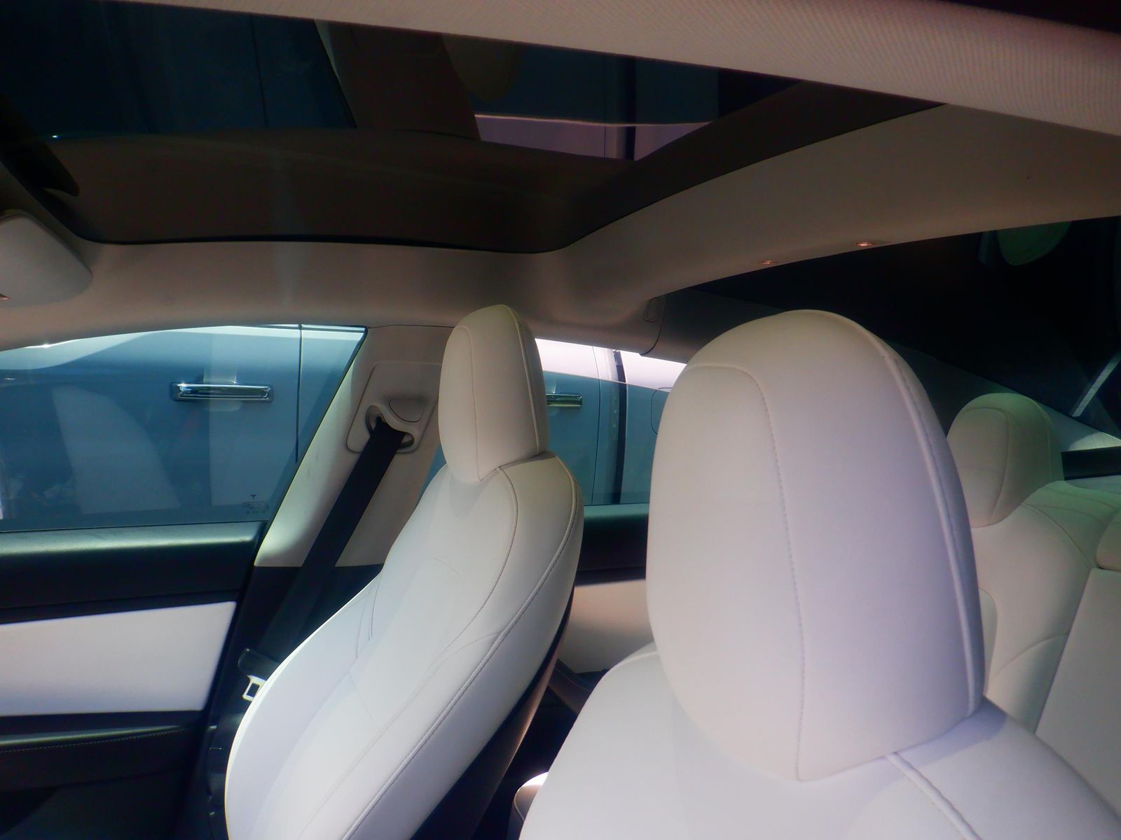 TESLA MODEL 3 - 7