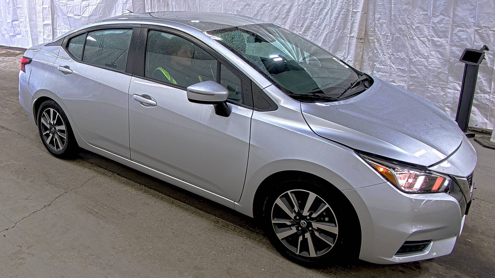 NISSAN VERSA - 4