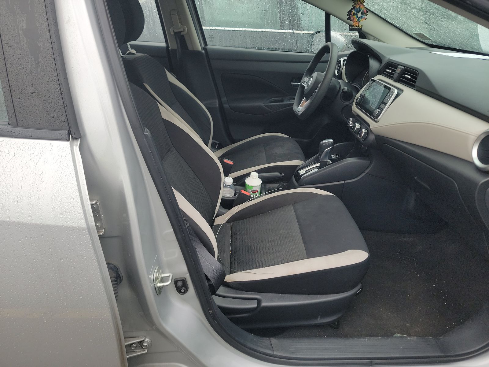 NISSAN VERSA - 9